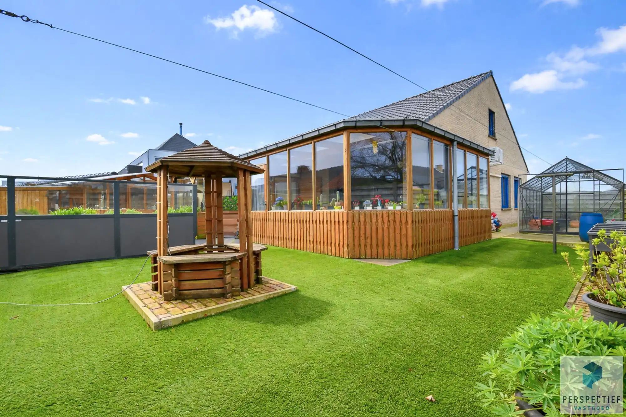 BEZOEKMOMENT ZATERDAG 23/05 VAN 9U TOT 11U | UITSTEKEND GELEGEN GELIJKVLOERSE WONING foto 2