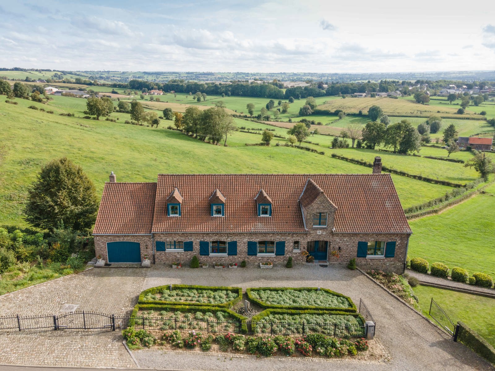 Uitzonderlijke villa met uniek uitzicht te Aubel foto {{pictureIndex}}