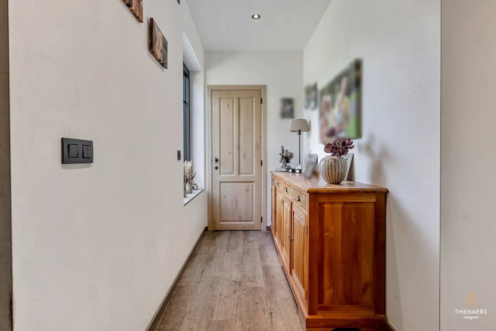 Exclusieve en bijzonder energiezuinige woning met 332 m² woonoppervlakte, vier autostaanplaatsen en verwarmd zwembad. foto 22