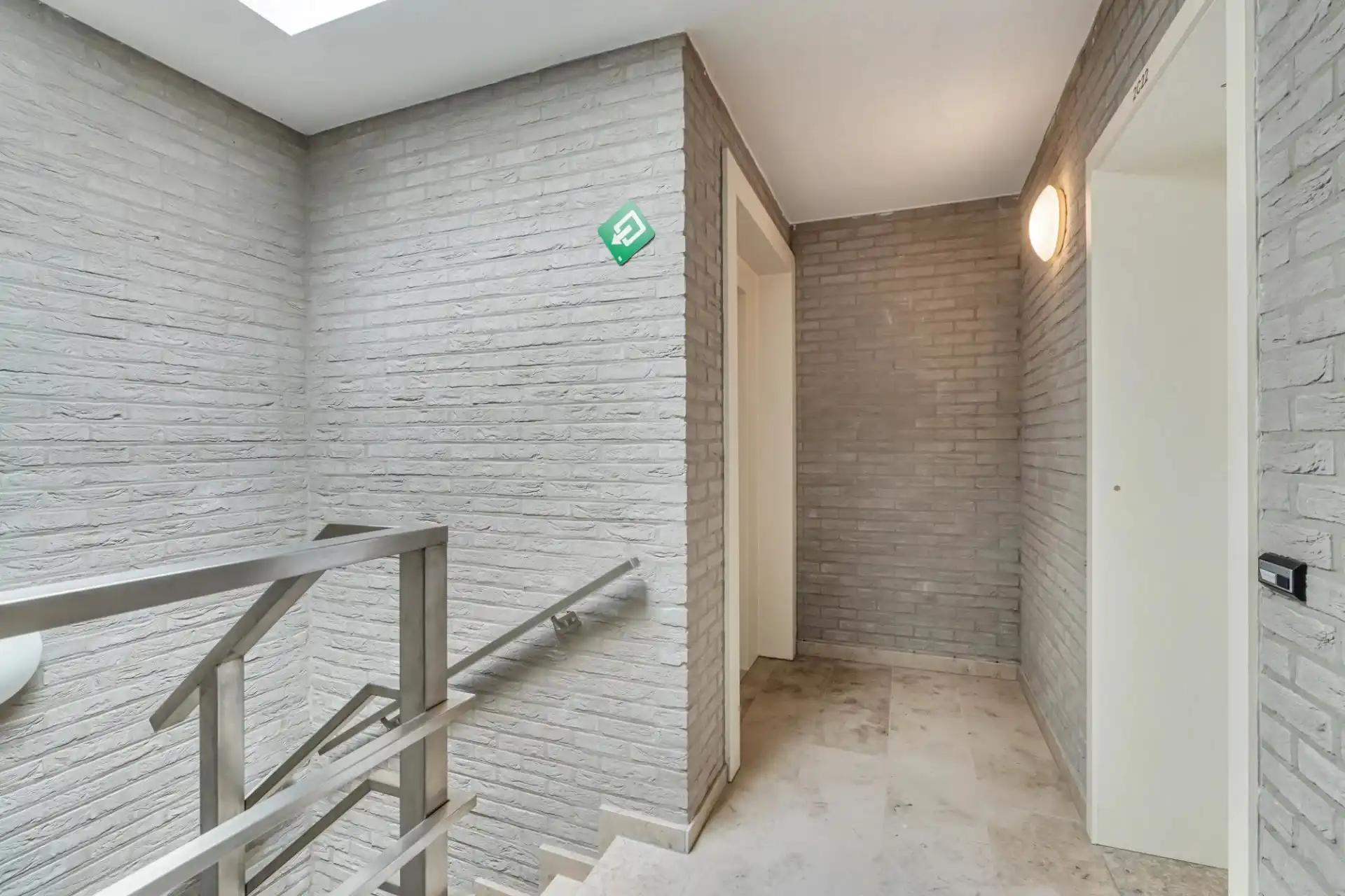 Instapklaar appartement met ruim terras in Heusden foto 26