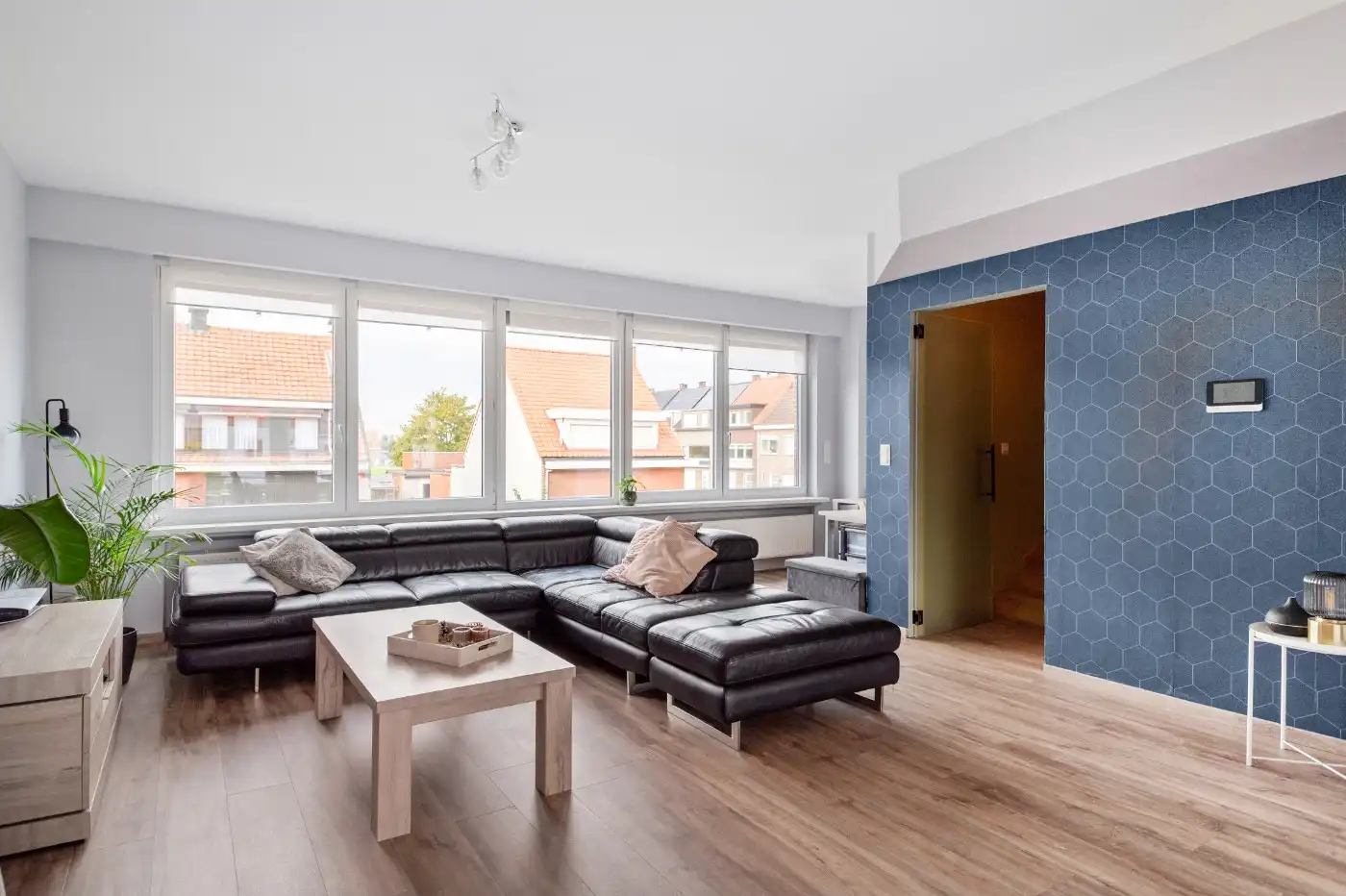 Prachtig gerenoveerde bel-etagewoning met 3 slpk., garage én gezellige tuin foto 2