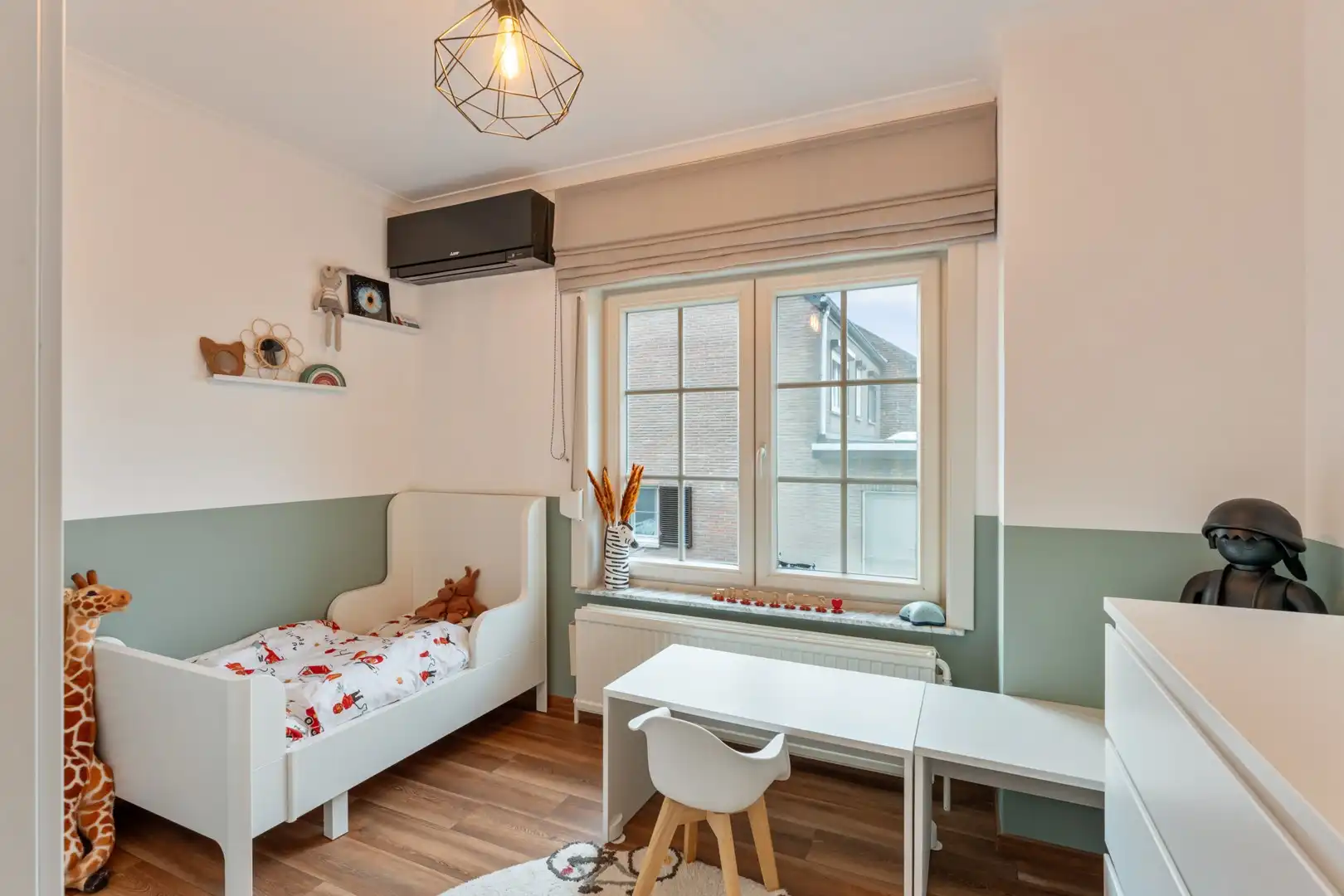 Instapklare woning met 3 slaapkamers, veranda en tuin met open zicht op de weides. foto 16