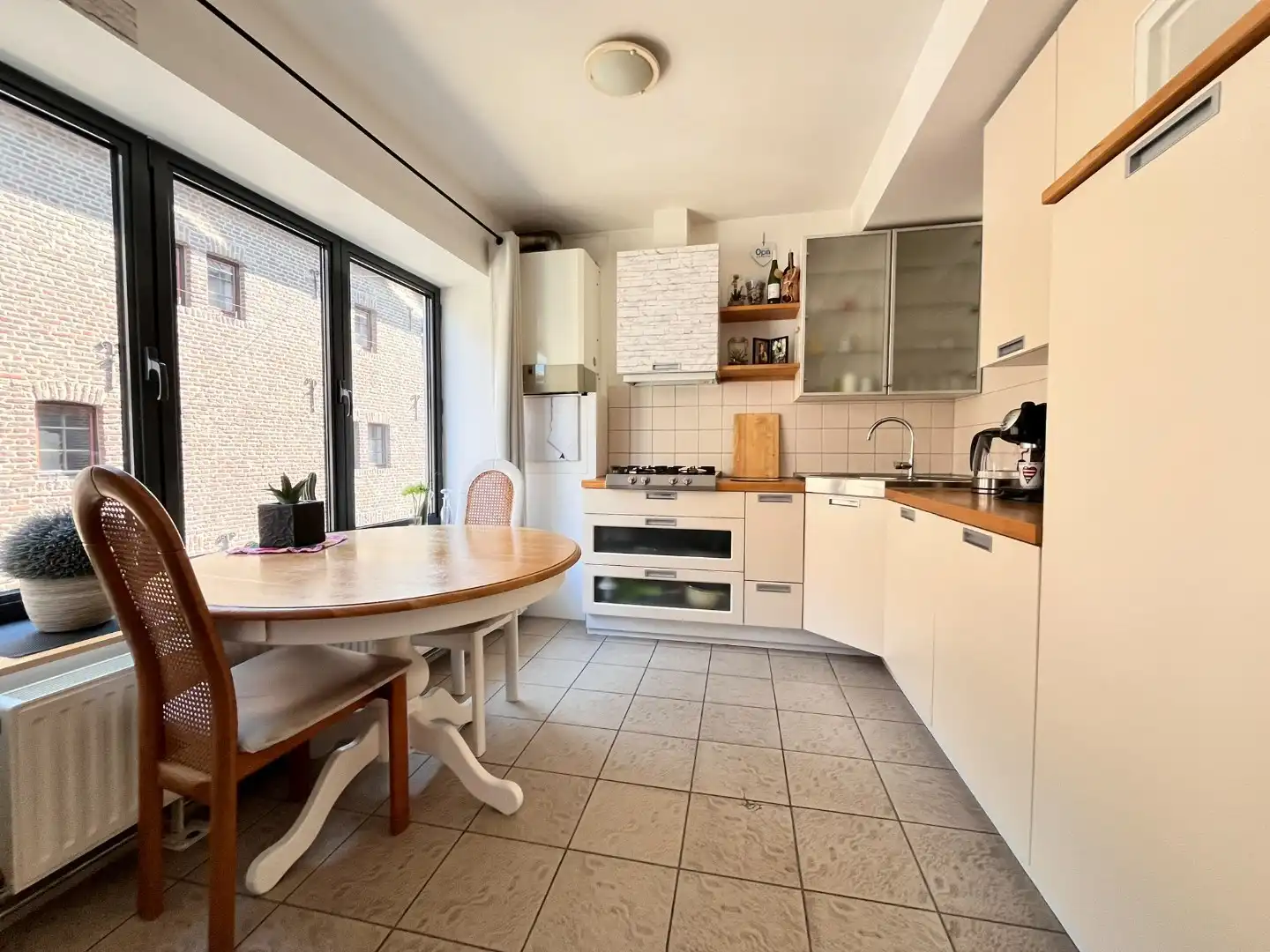 Comfortabel appartement op de 1ste verdieping van een kleinschalige residentie op een steenworp van de historische markt!  foto 6