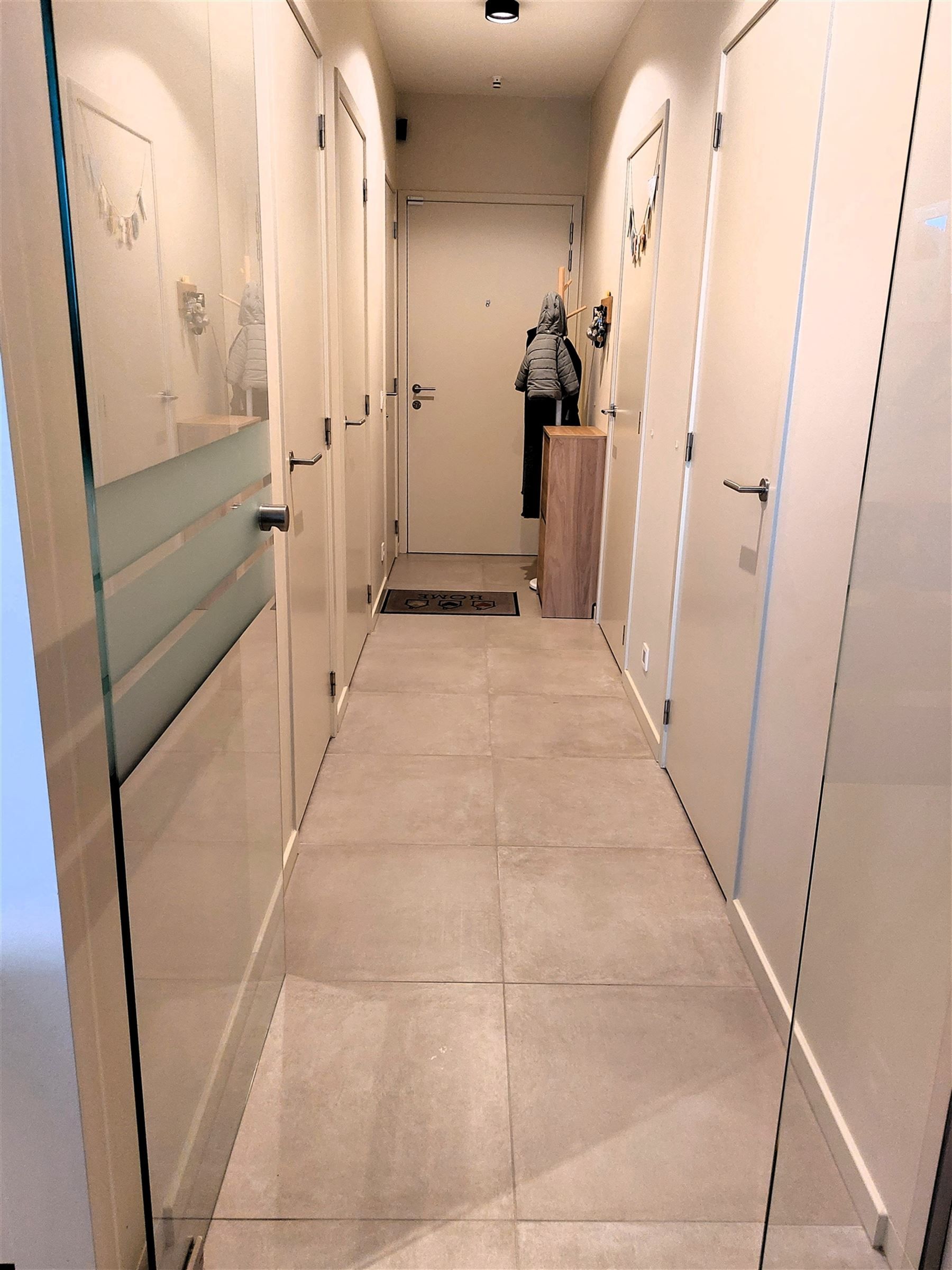 Recent appartement met twee slaapkamers en tuintje foto 6