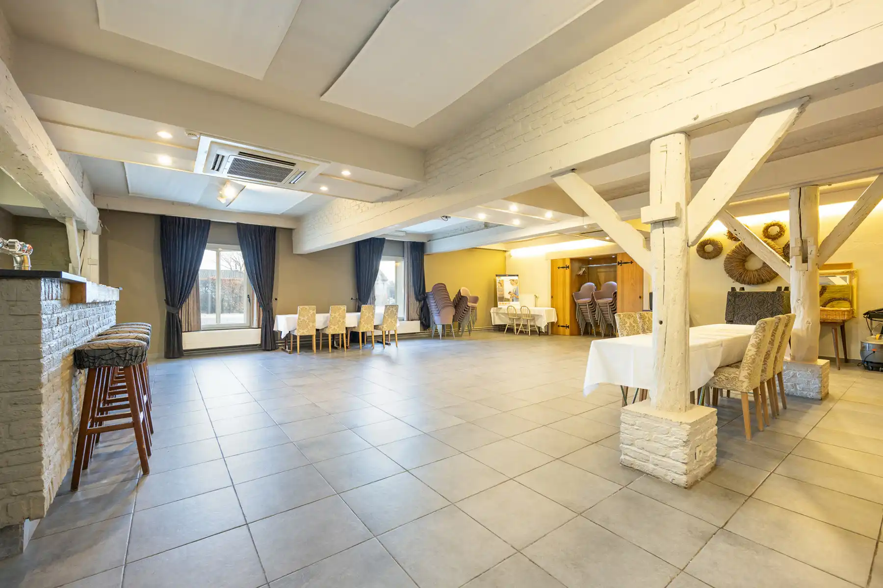 Woning met handelspand (voorheen restaurant) op een perceel van 2.128 m². foto 4