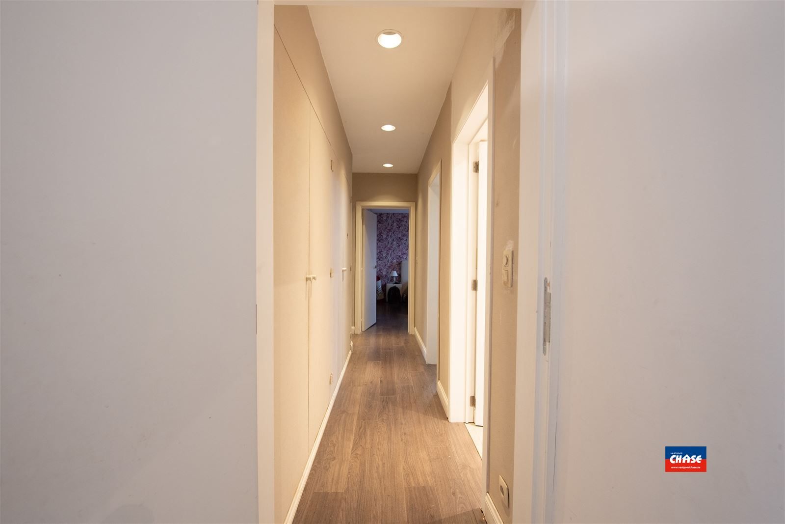 Handelshuis met groot appartement, garage en tuin foto 37