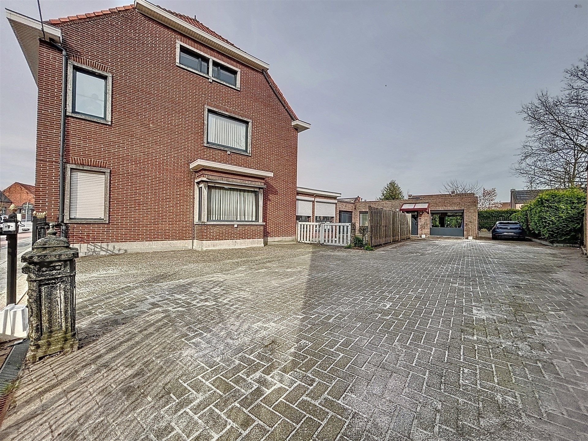 Woning  met  bijgebouw en grote  garage/werkplaats op perceel van 843 m² foto 23