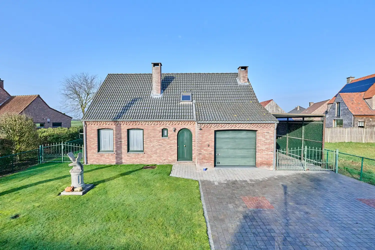 Hoofdfoto van de publicatie: Charmante landelijk gelegen eengezinswoning volledig onderkeldert en ruime vrijstaande garage