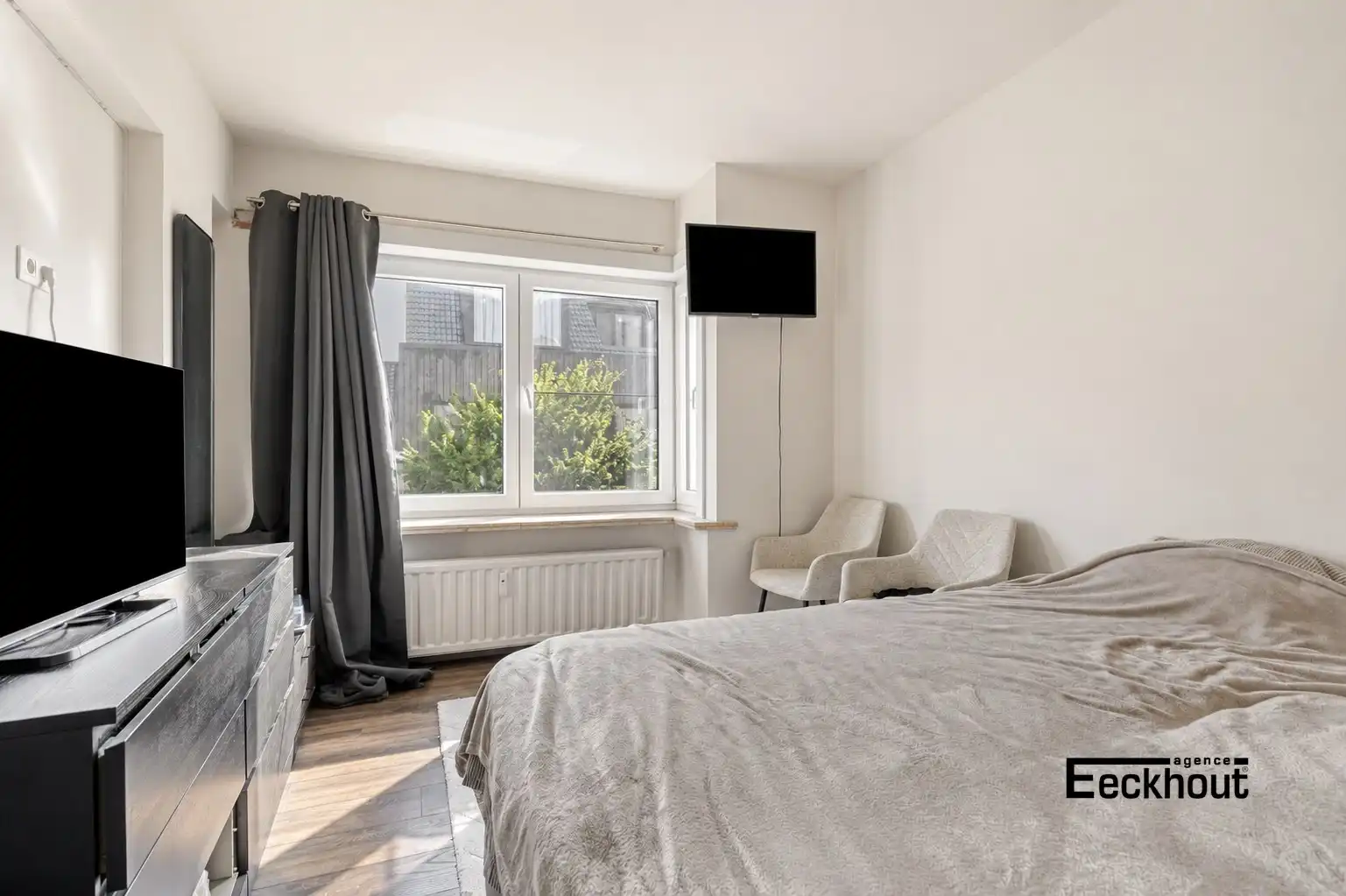 Instapklaar appartement met terras en 2 slaapkamers op gunstige ligging. foto 9