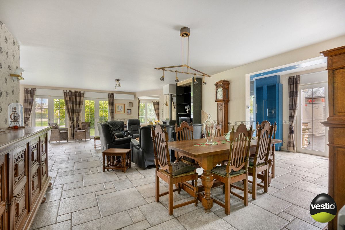 RUSTIG GELEGEN RUIME VILLA MET 5 SLK OP RIANT PERCEEL VAN 18A61CA IN STADSRAND TONGEREN. foto 7