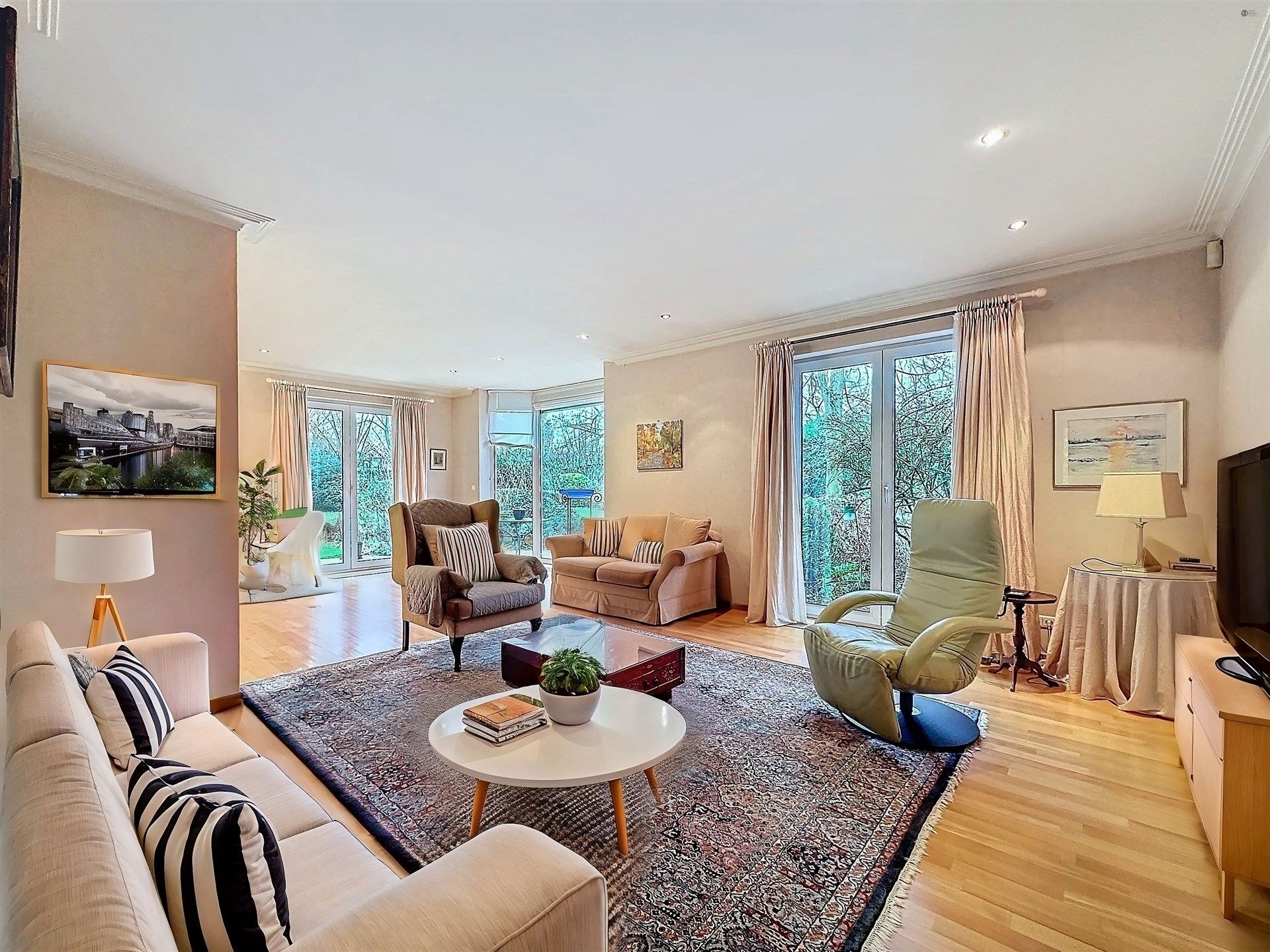 ruime villa met mogelijkheden op een perceel van 1236m² foto 5