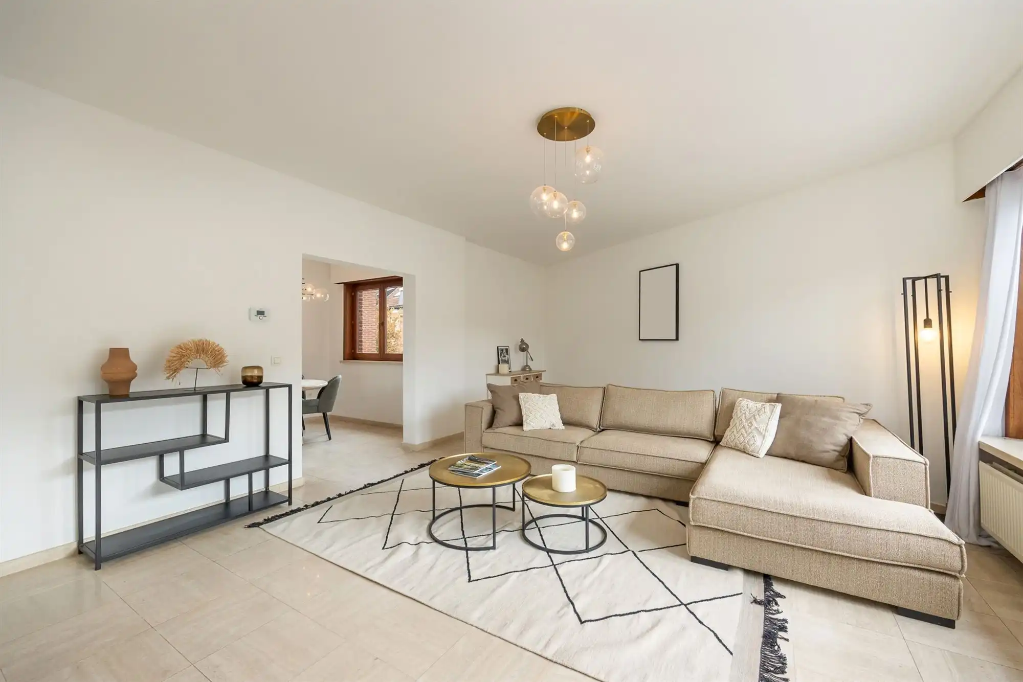 Gezinswoning woning met drie slaapkamers en tuin foto 3