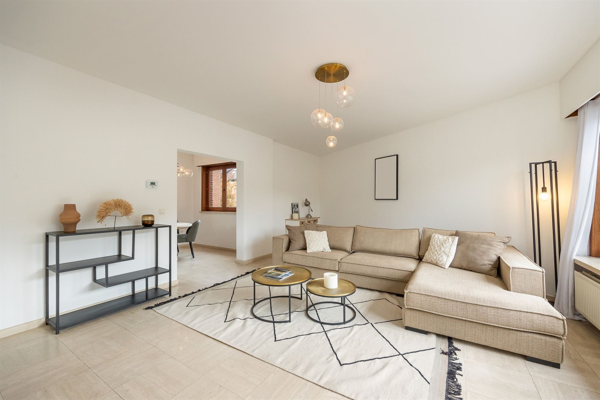 Gezinswoning woning met drie slaapkamers en tuin foto 3