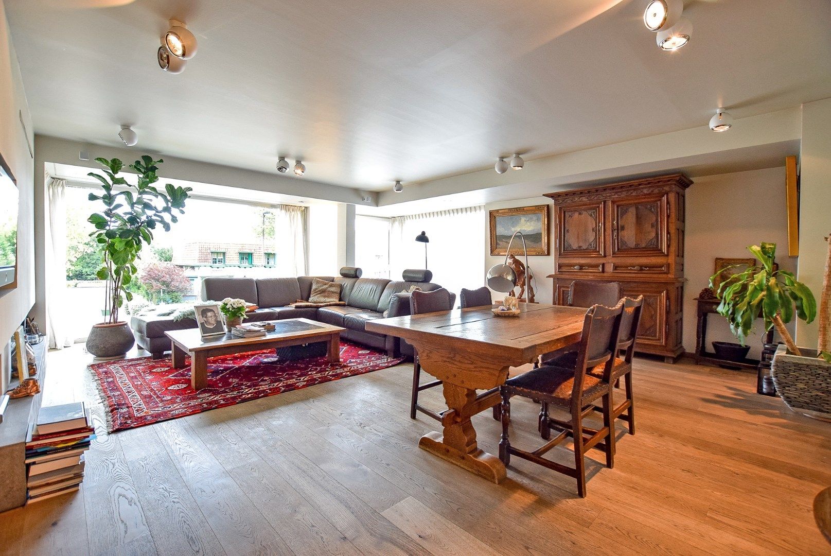 Goed gelegen kantoorruimte / praktijkruimte met woonst te Oostduinkerke op 749m². foto 11