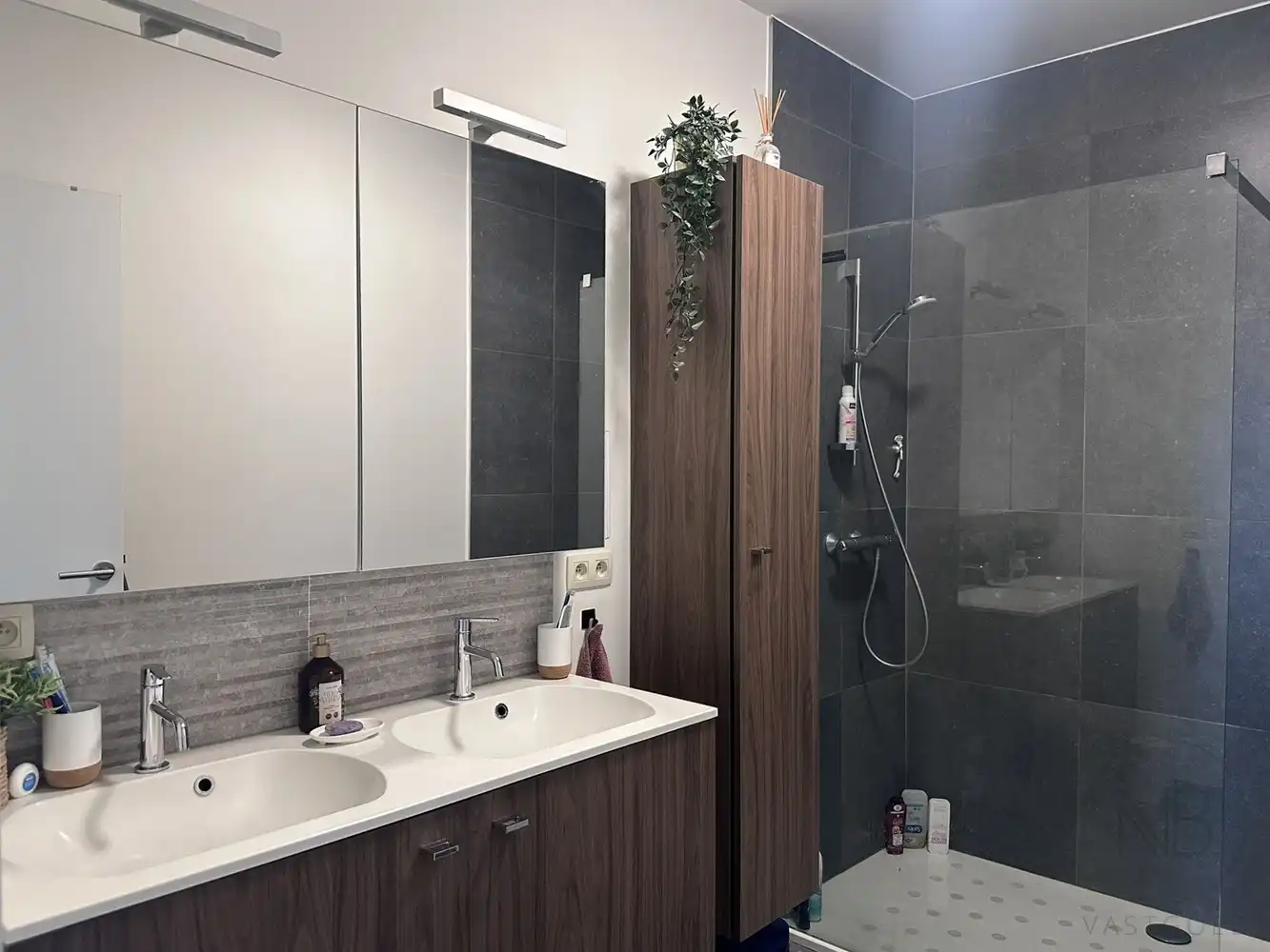 Ruim appartement met twee slaapkamers en autostaanplaats in Genk foto 11