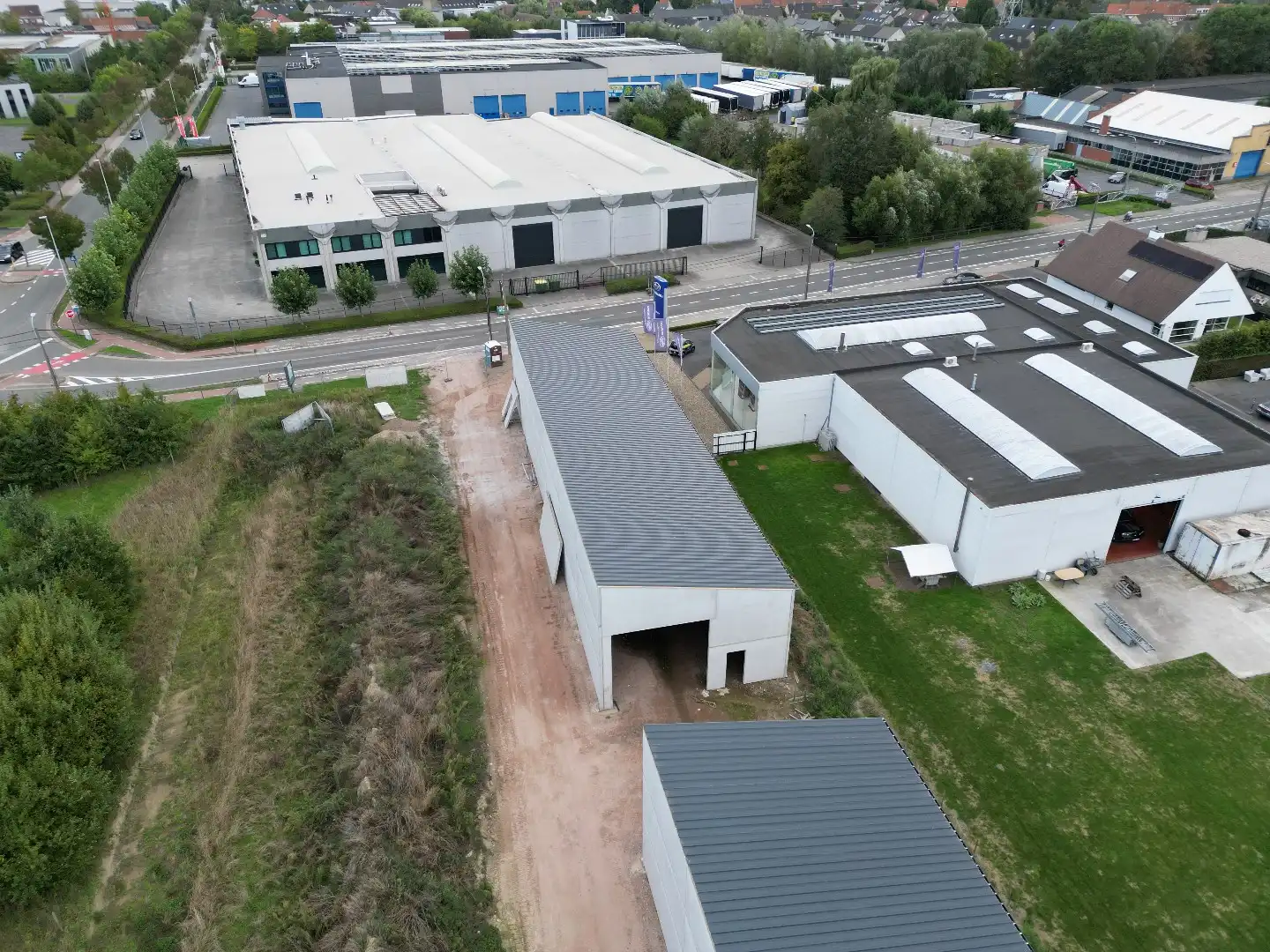 Loods B te koop – 180 m² KMO-zone Ardopoort te Roeselare foto 2