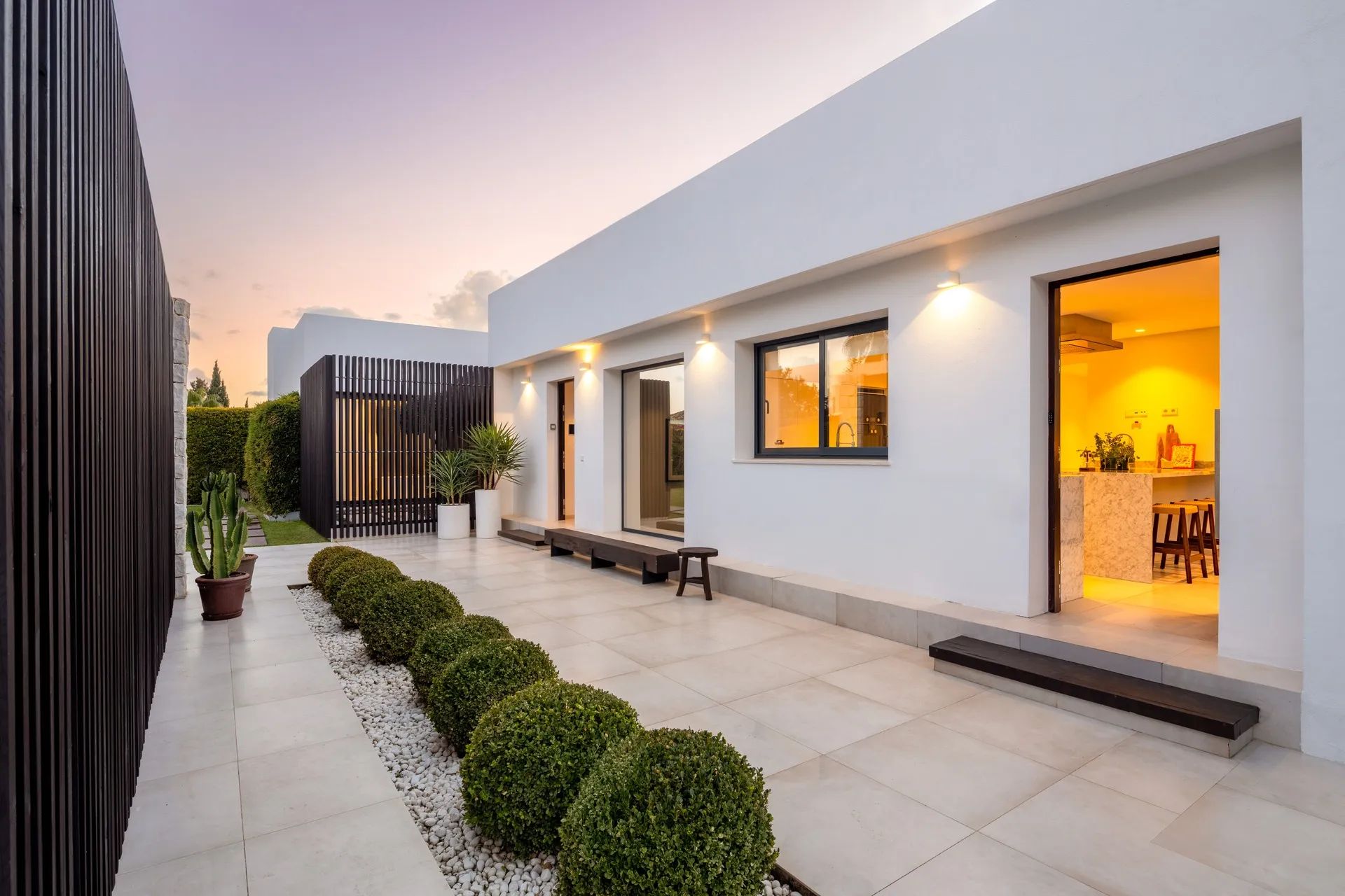 Moderne luxe aan de golfbaan – villa met adembenemend uitzicht in het hart van Nueva Andalucía foto 23