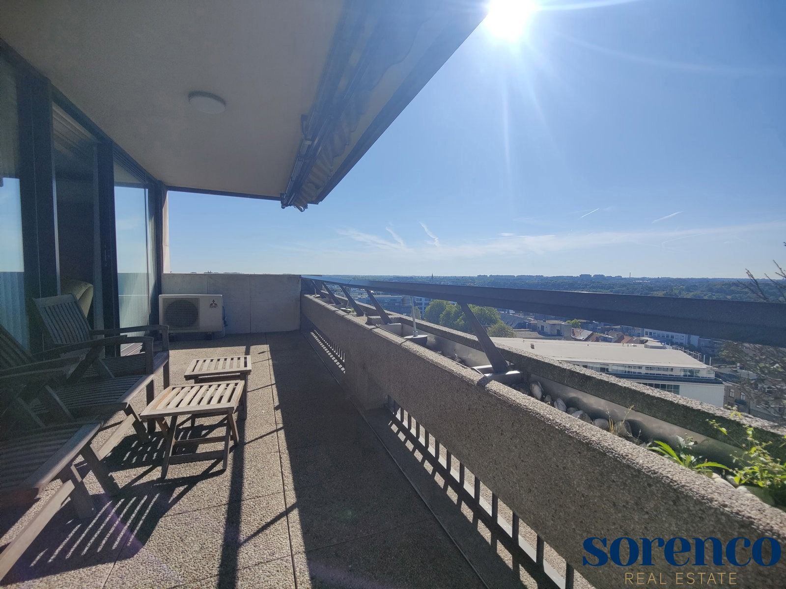 Zonnig 3 slpk hoek app. ca. 197m² met groot terras  foto {{pictureIndex}}