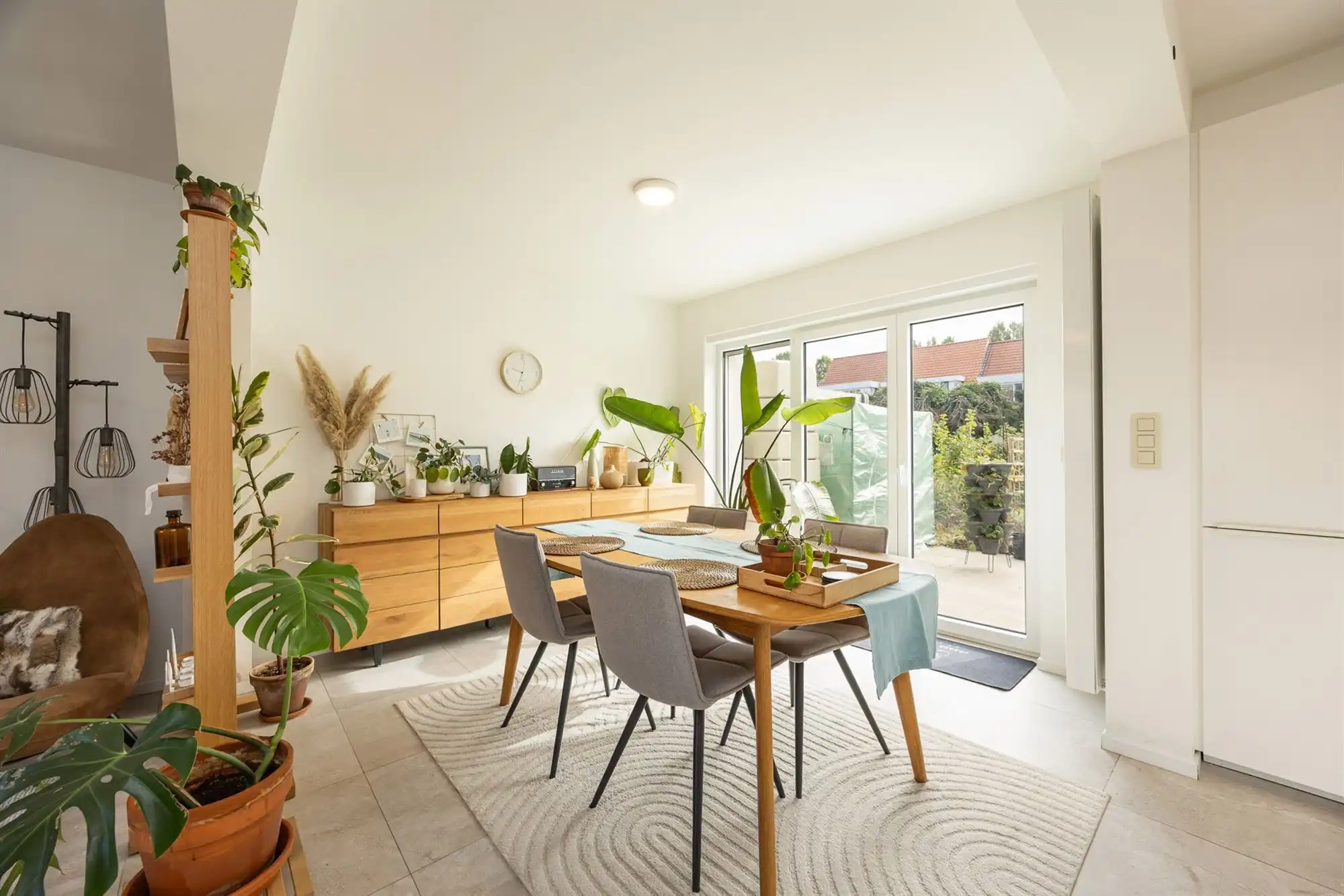 Instapklaar huis met drie slaapkamers en tuin  foto 5