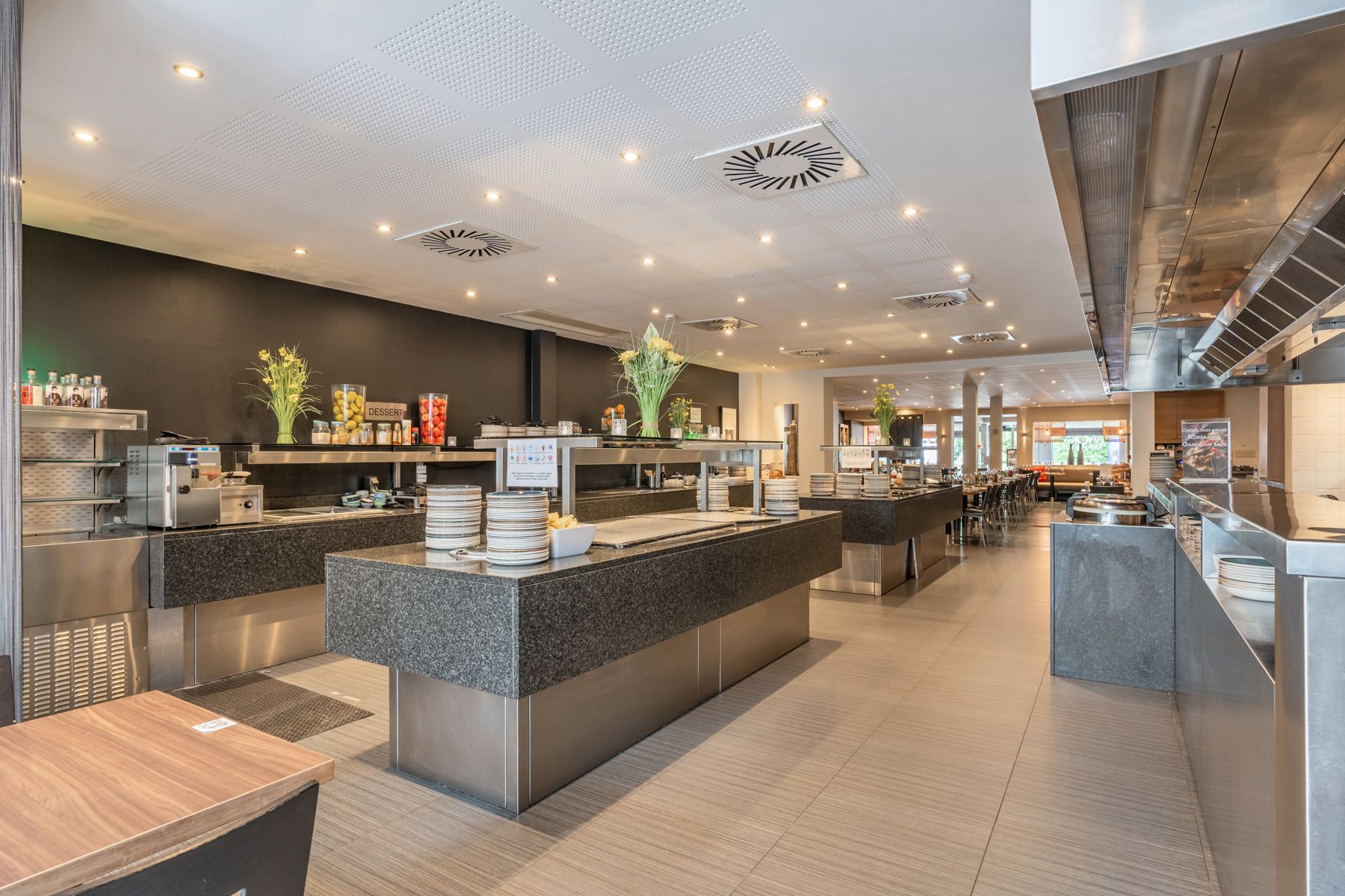 Prachtig commercieel pand met stadstuin in het hart van Aartselaar foto 4