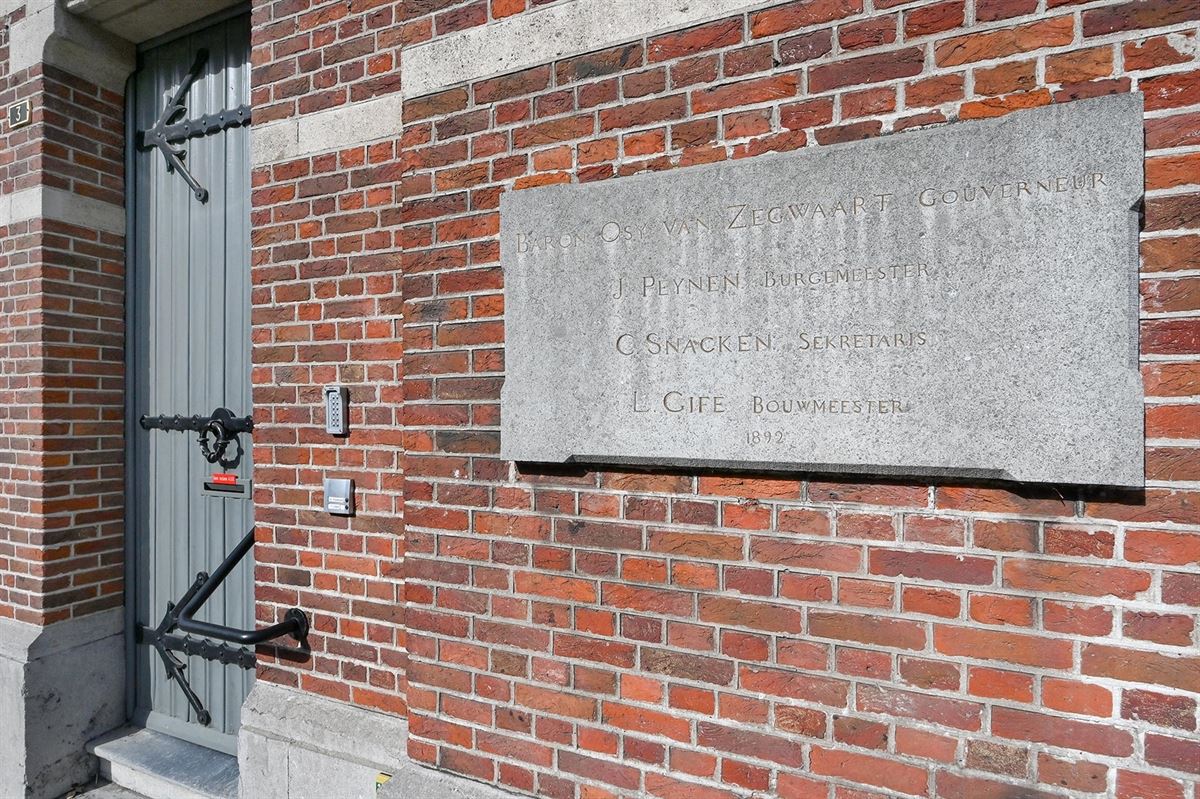 Autenthiek gerenoveerd oud gemeentehuis met tal van mogelijkheden foto 16