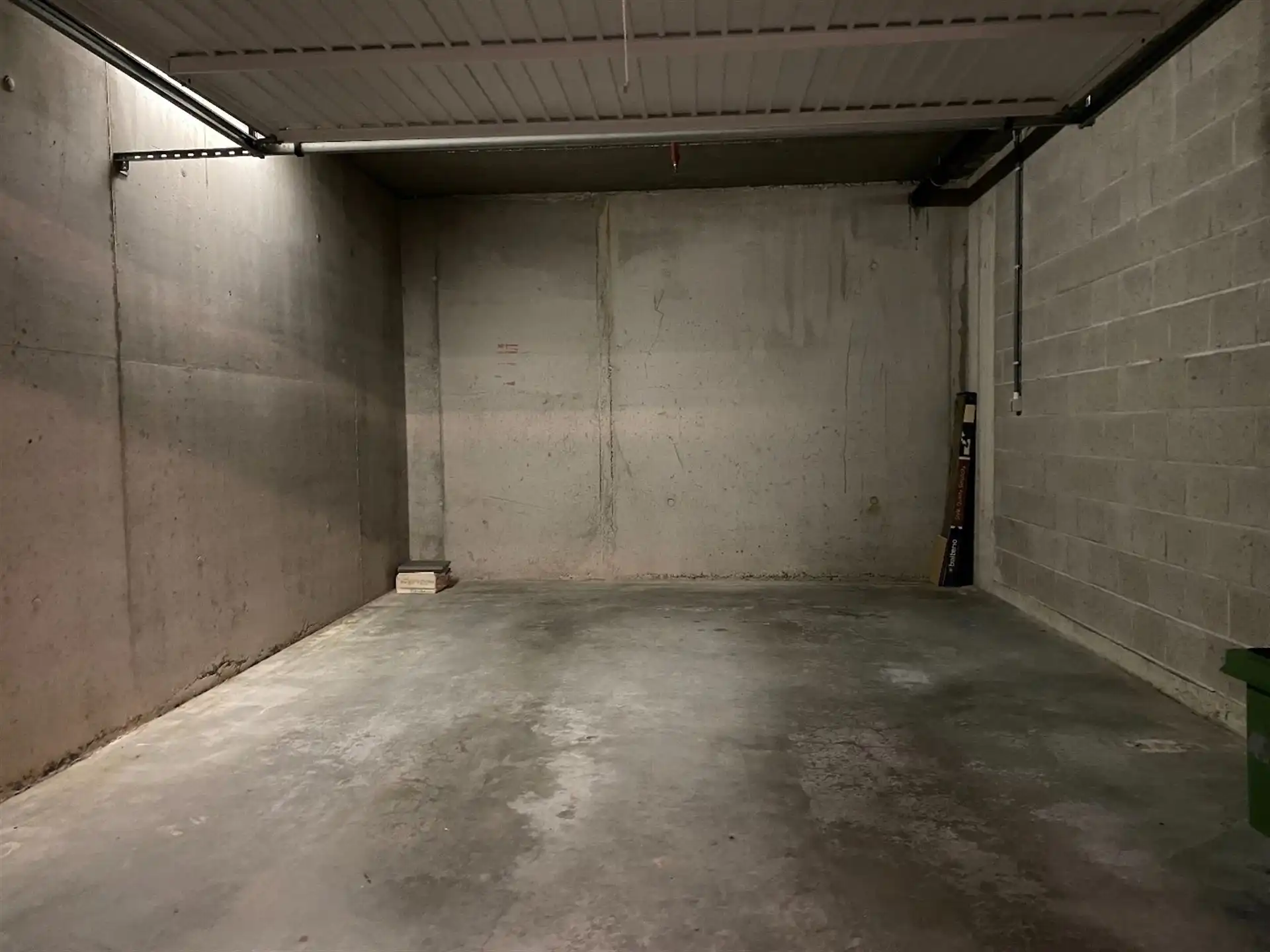 Instapklaar appartement met terras en garage. foto 27