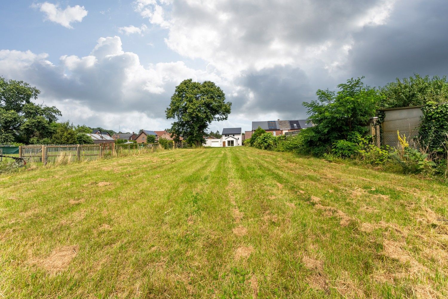 Volledig gerenoveerde woning op een perceel van 1670m² met een open zicht over de weiland nabij de Nederlandse grens foto 49