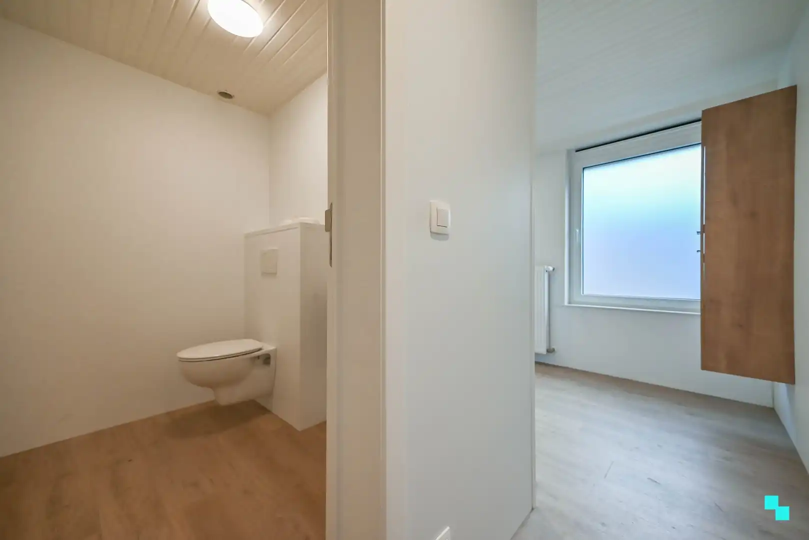 Gerenoveerde woning nabij centrum Izegem foto 16