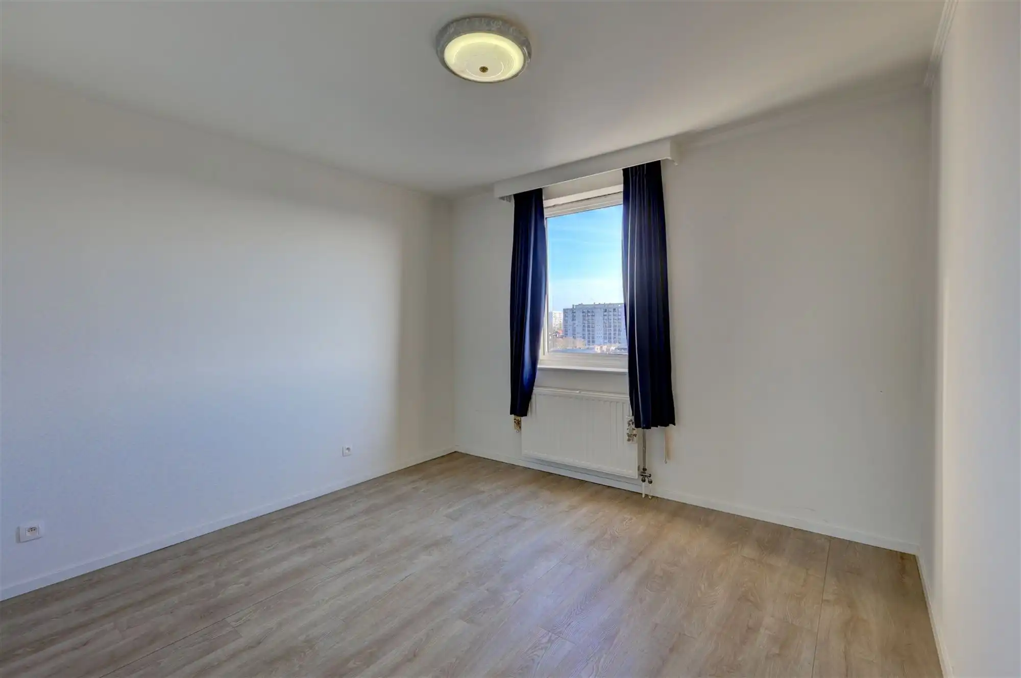 Instapklaar 2-slaapkamerappartement met leuk terras te Linkeroever foto 6