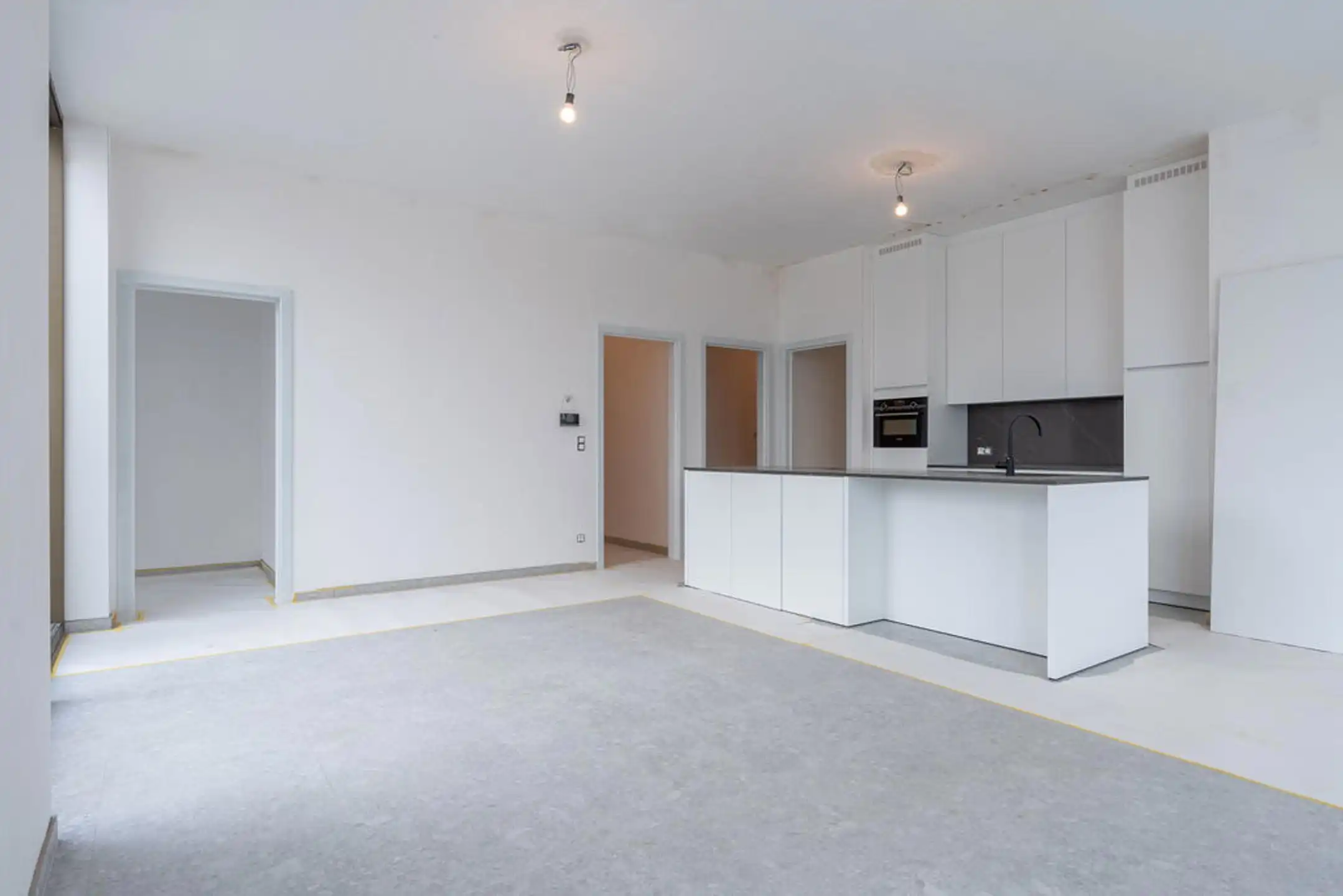 Modern 2-slpk app met terras en autostaanplaats. foto 2