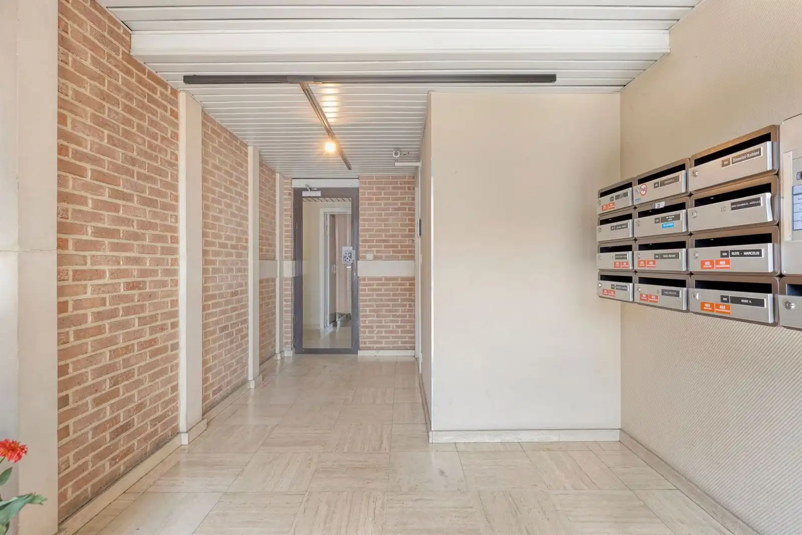Groot 2-kamer appartement van 105 m² foto 4