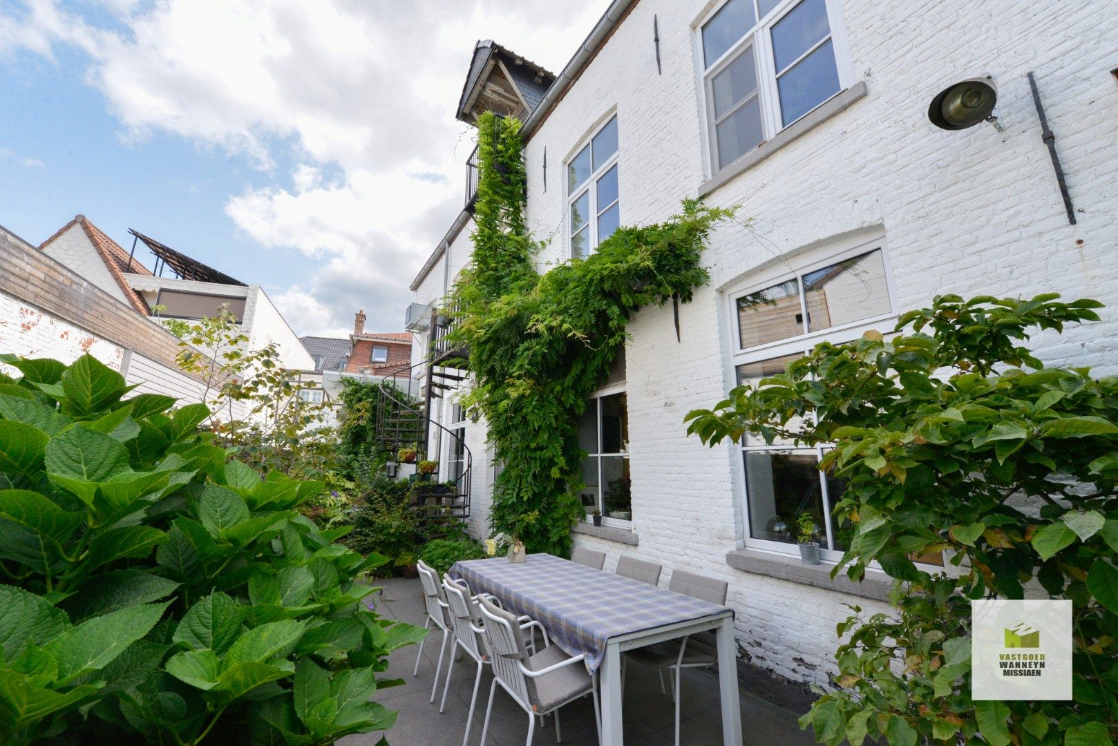 Gerenoveerde handelszaak met ruime woning en gezellige stadstuin te centrum Roeselare foto 33