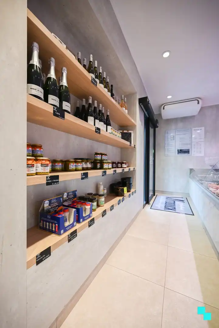 Instapklare slagerij met woonst te Sint-Eloois-Winkel (Ledegem) foto 4