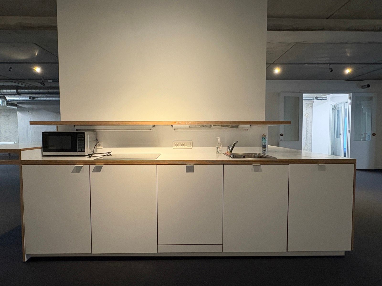 Modern kantoor met parkings foto 9