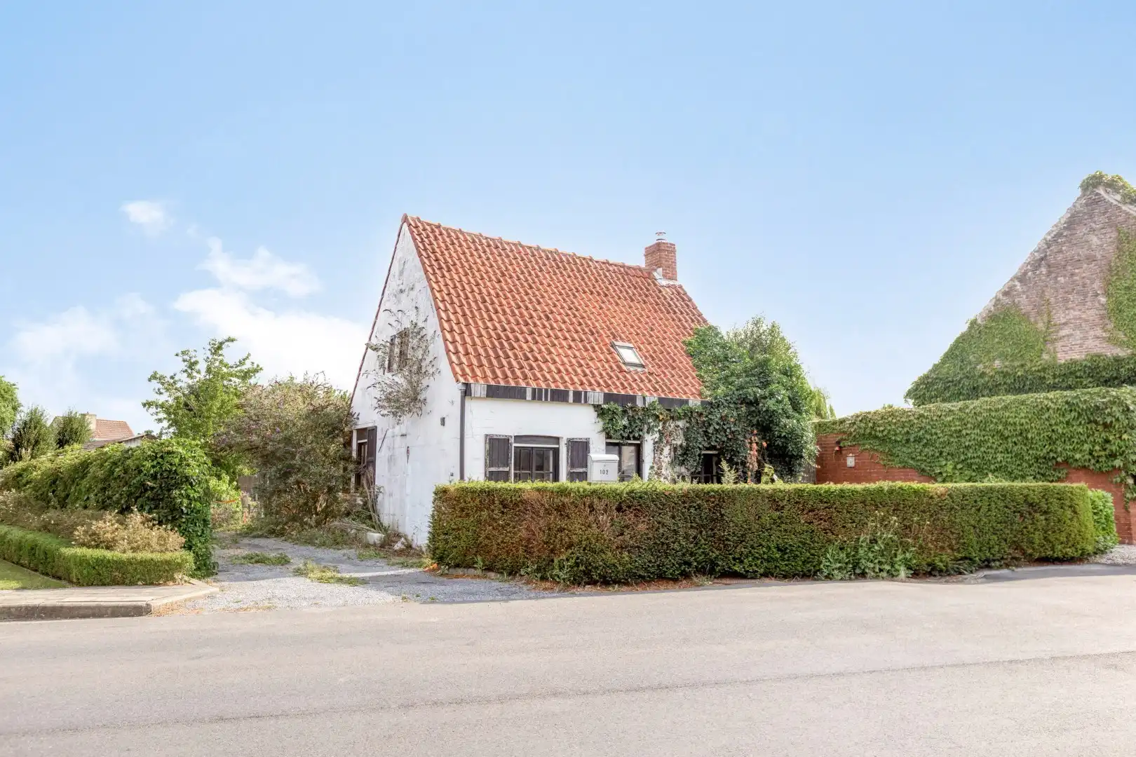 Hoofdfoto van de publicatie: Te renoveren woning op 570 m2 in een rustige buurt!