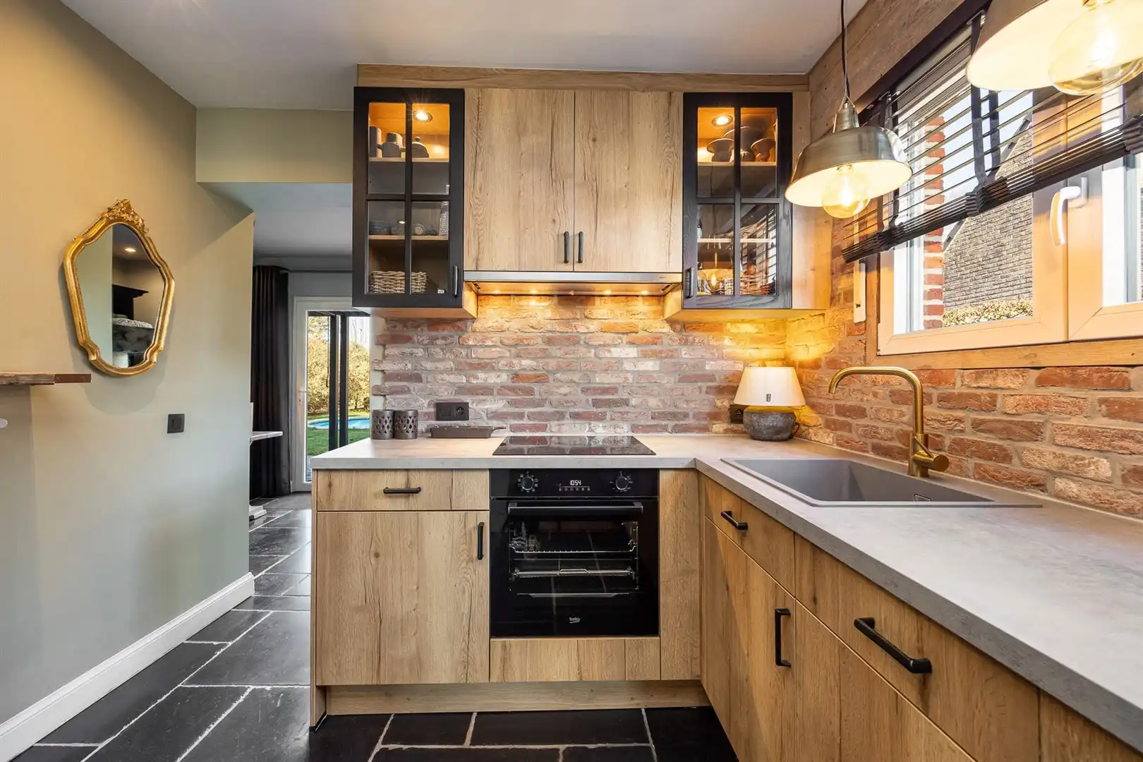 Een thuis vol sfeer met 5 slpks en een mooie tuin! foto 8