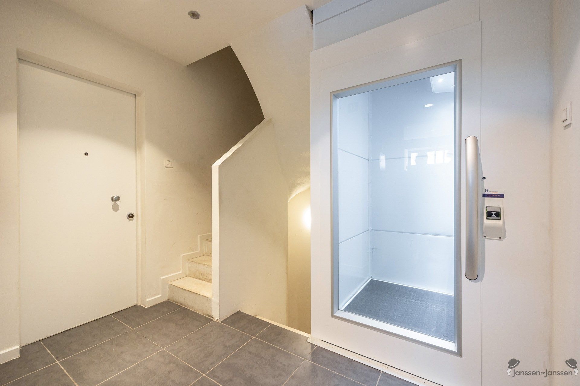 Instapklaar gelijkvloers appartement met tuin en 2 autostaanplaatsen foto 16