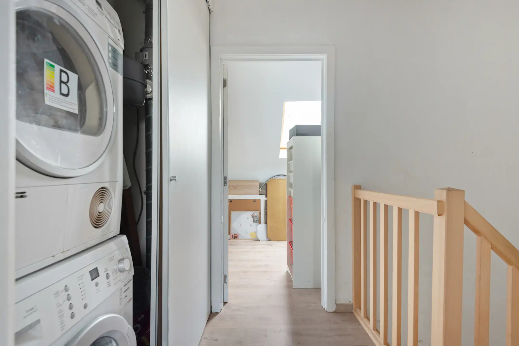 Recente woning met drie slaapkamers, tuintje en staanplaats foto 12