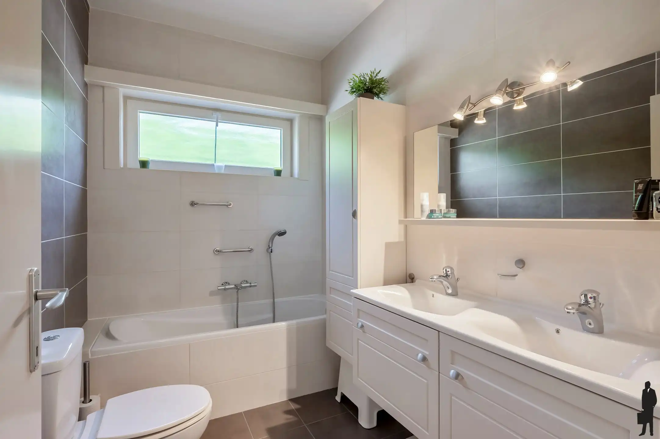 Ruime woning met tuin en bijgebouw foto 10