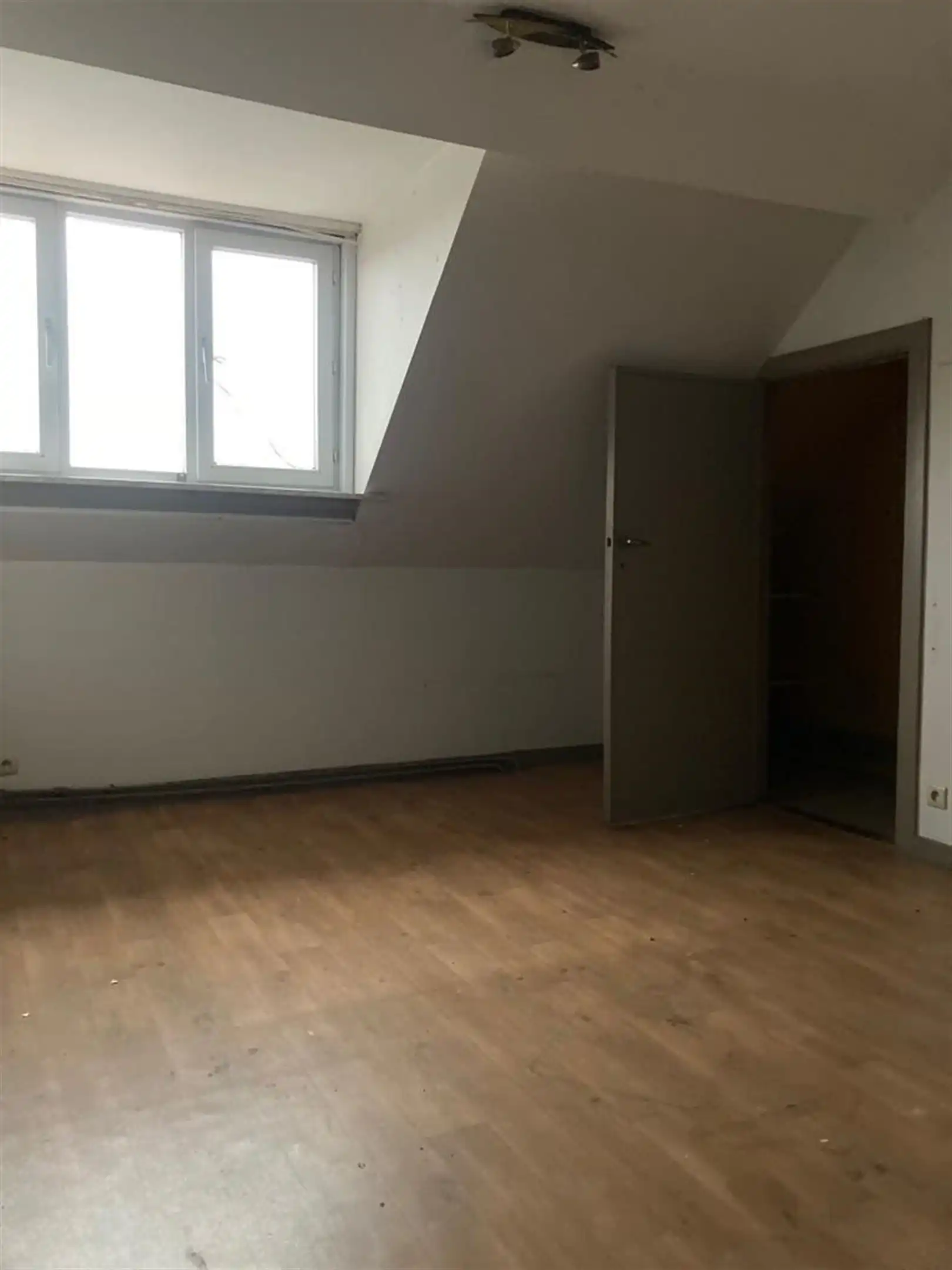 Polyvalent huis met handelsgelijkvloers en aparte inkom naar duplex appartement foto 16