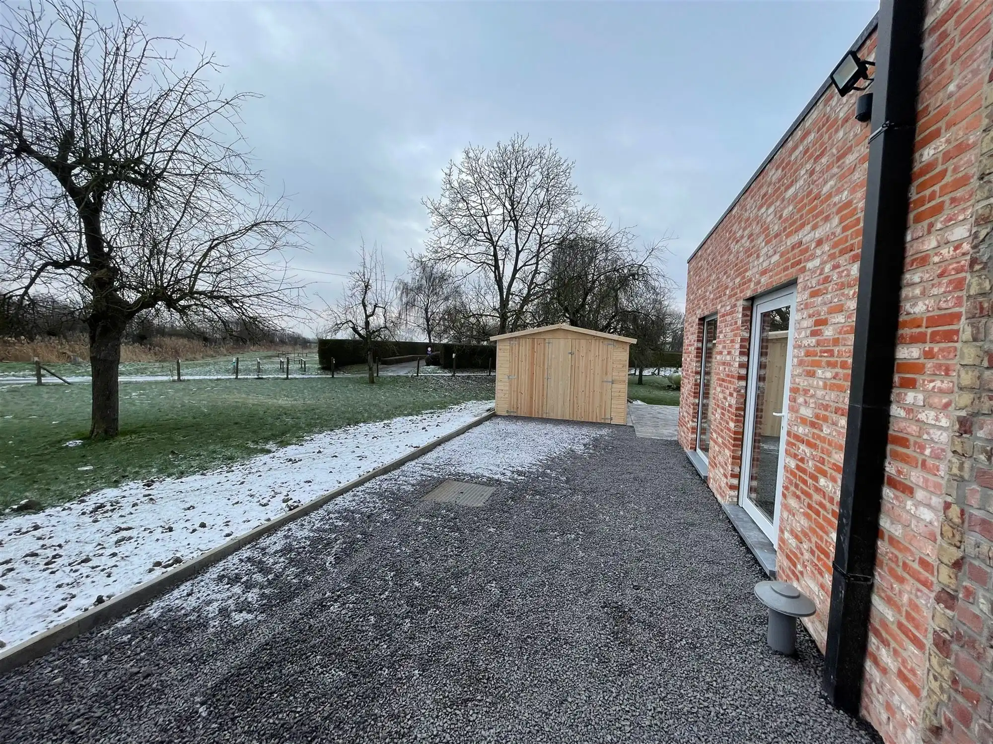 Woonhuis met garage en grote tuin foto 17