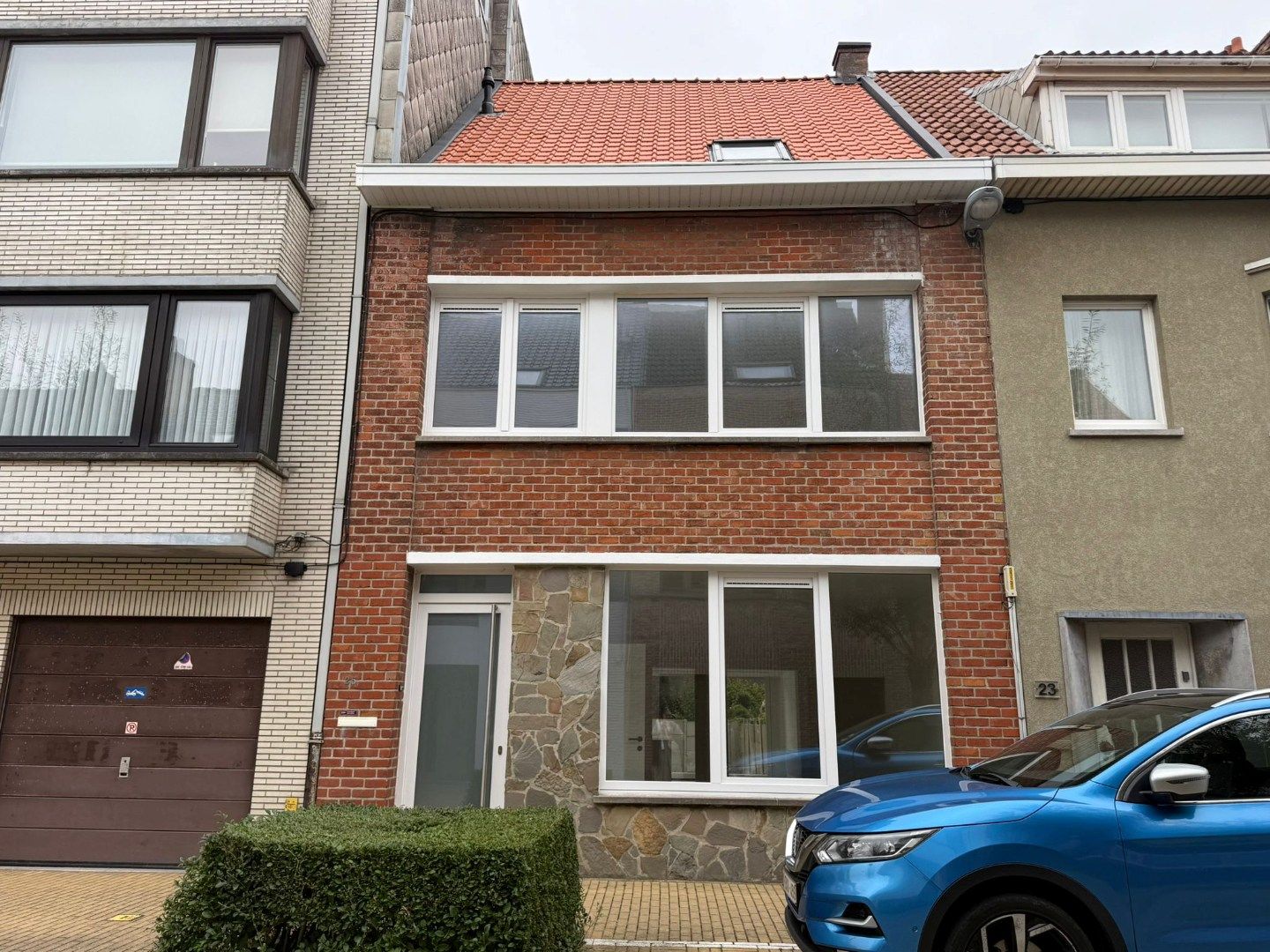VOLLEDIG GERENOVEERDE WONING MET TUIN / 5 SLPK  foto {{pictureIndex}}