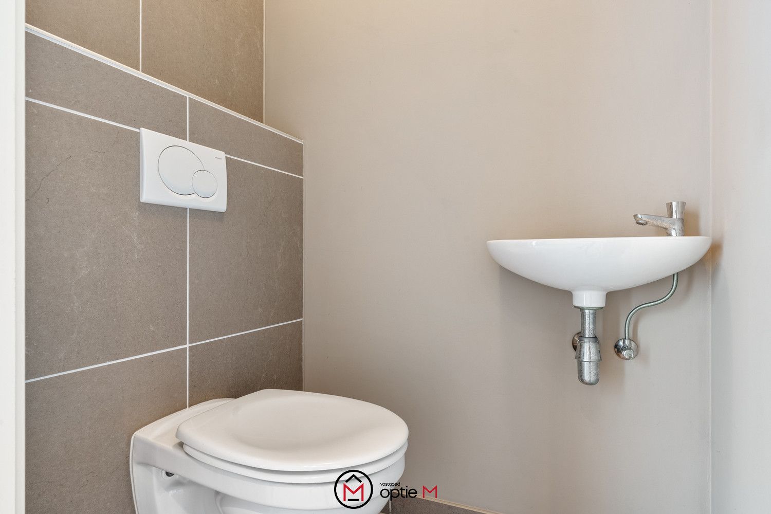 GELIJKVLOERS APPARTEMENT IN BILZEN foto 23