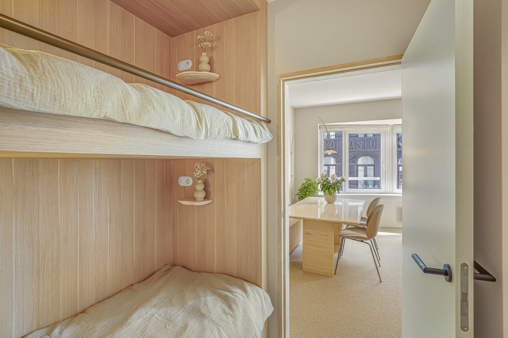 Luxueus gerenoveerd appartement met lateraal zeezicht foto 22