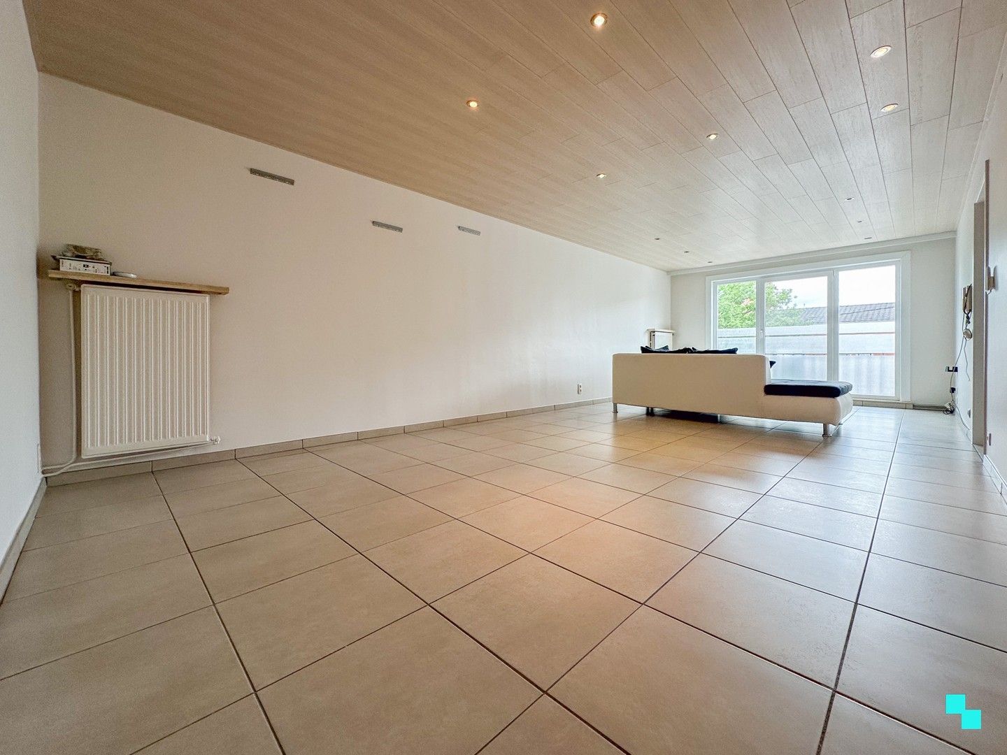 Energiezuinig, instapklaar tweeslaapkamerappartement te Roeselare foto {{pictureIndex}}