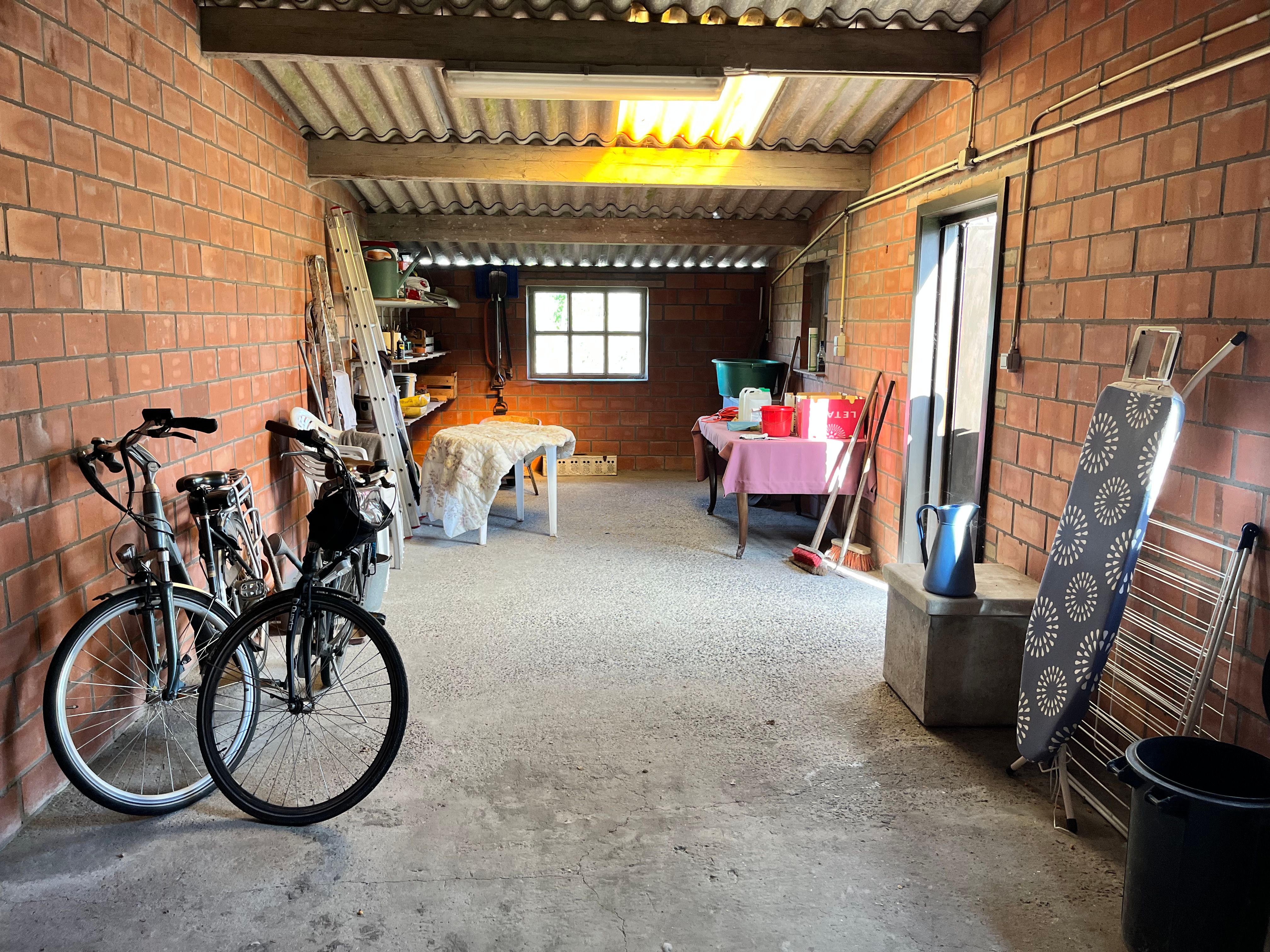 Goed onderhouden 3 slpk woning met ruime garage foto 9