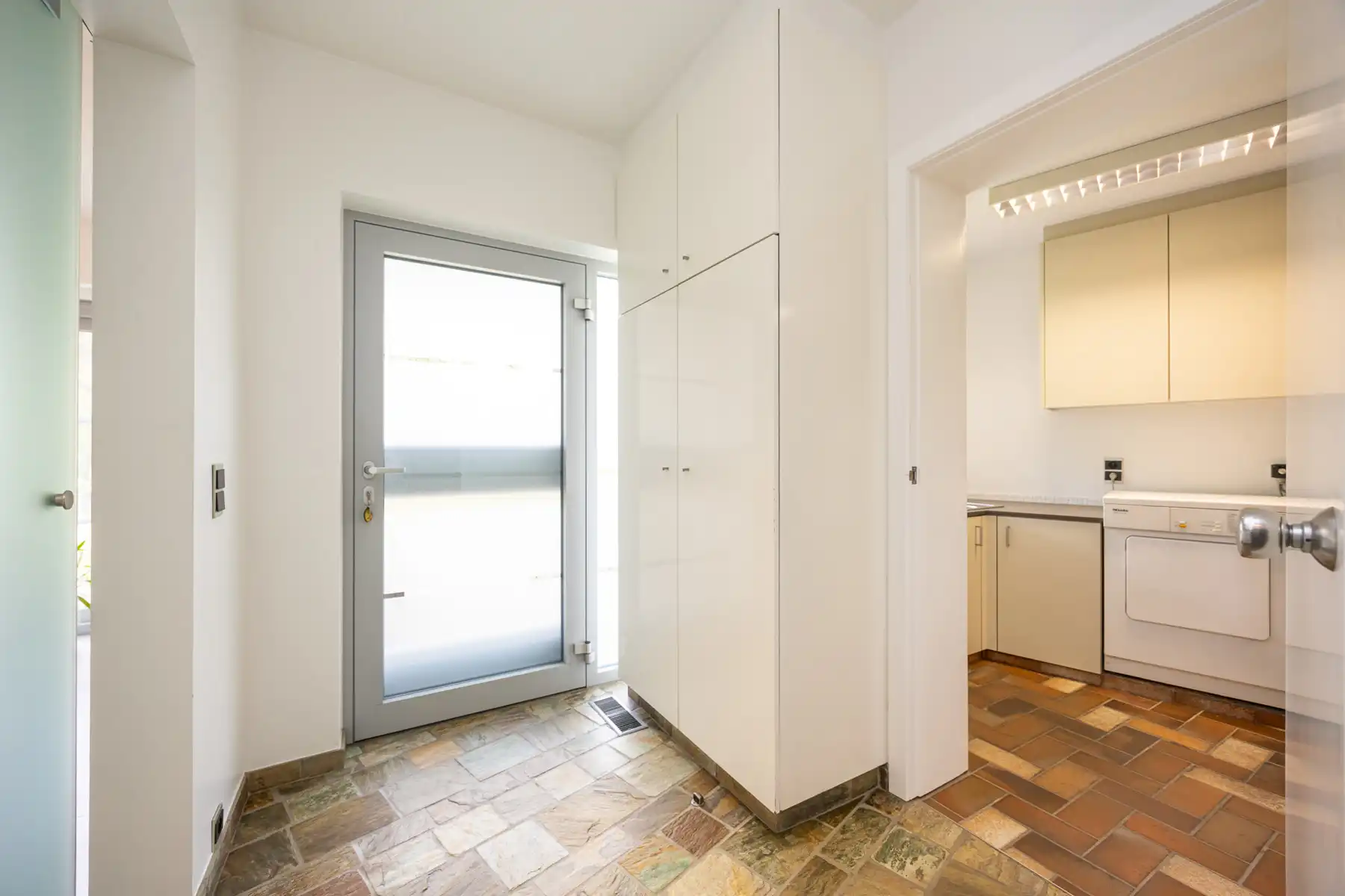 Degelijke en energiezuinige villa  op ca. 1000 m2 foto 15