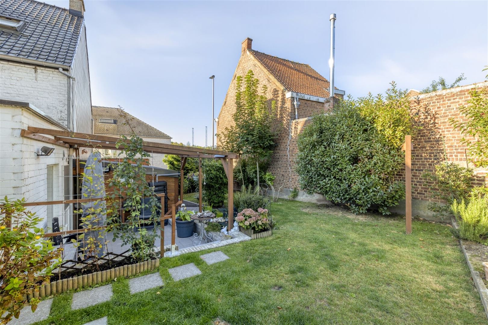 Rustig gelegen woning met garage foto 28