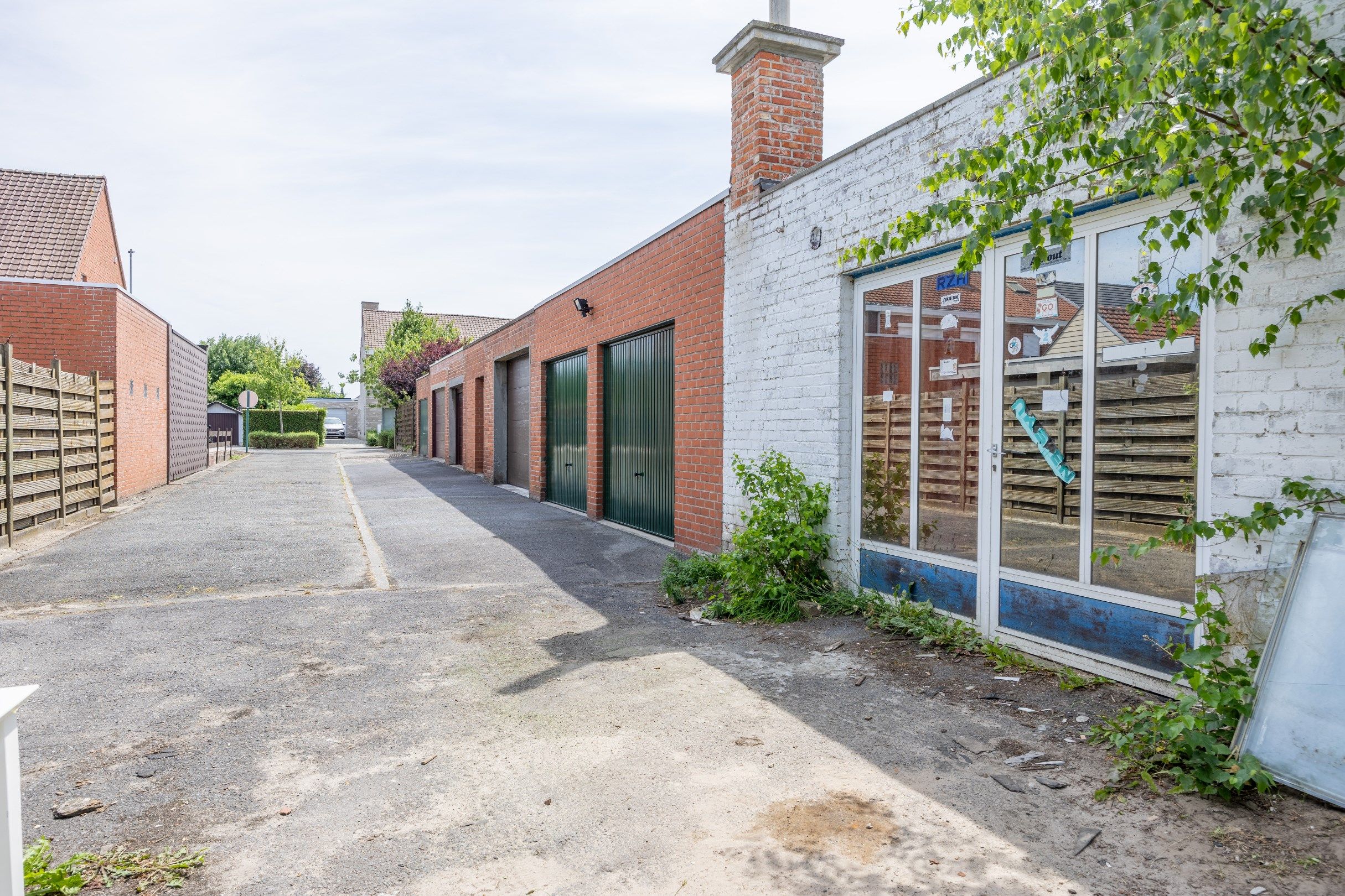 Verder te renoveren halfopen woning met uitweg.  foto 20