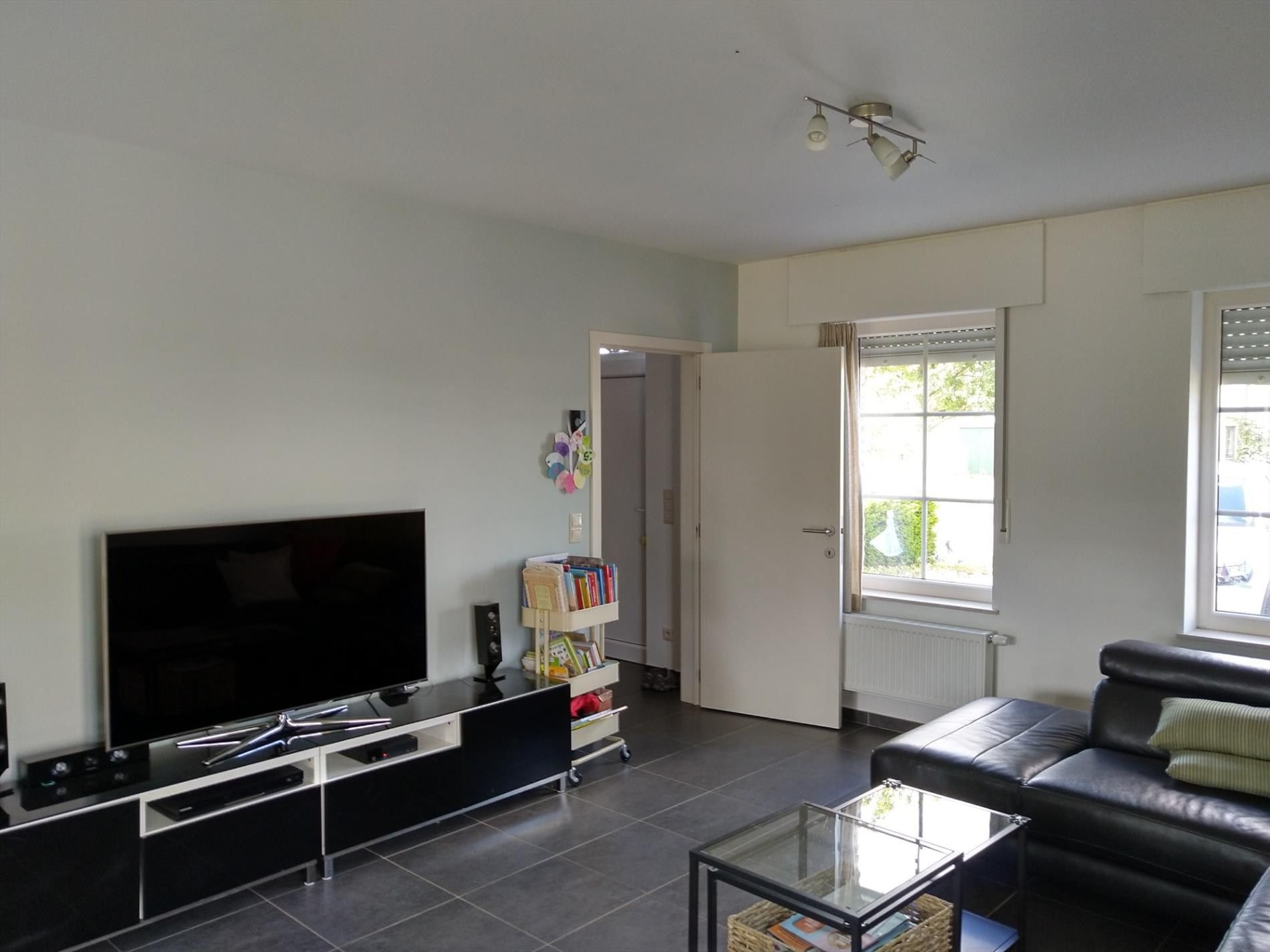 recente 3-gevelwoning met tuin foto 2